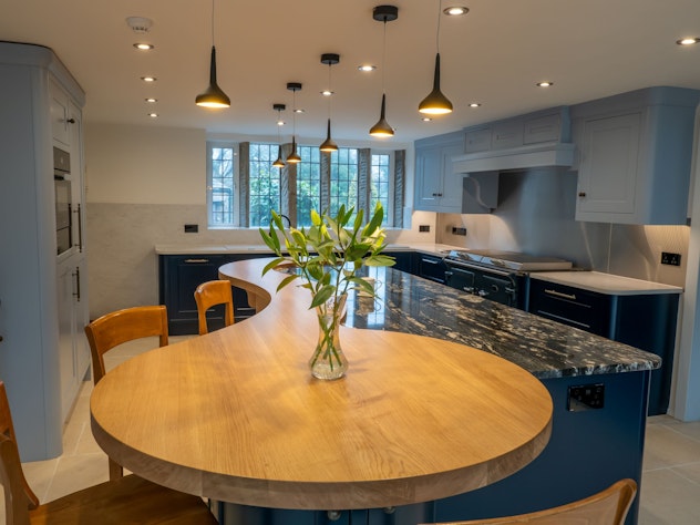 How a curved bespoke island can be the perfect addition to your luxury kitchen.