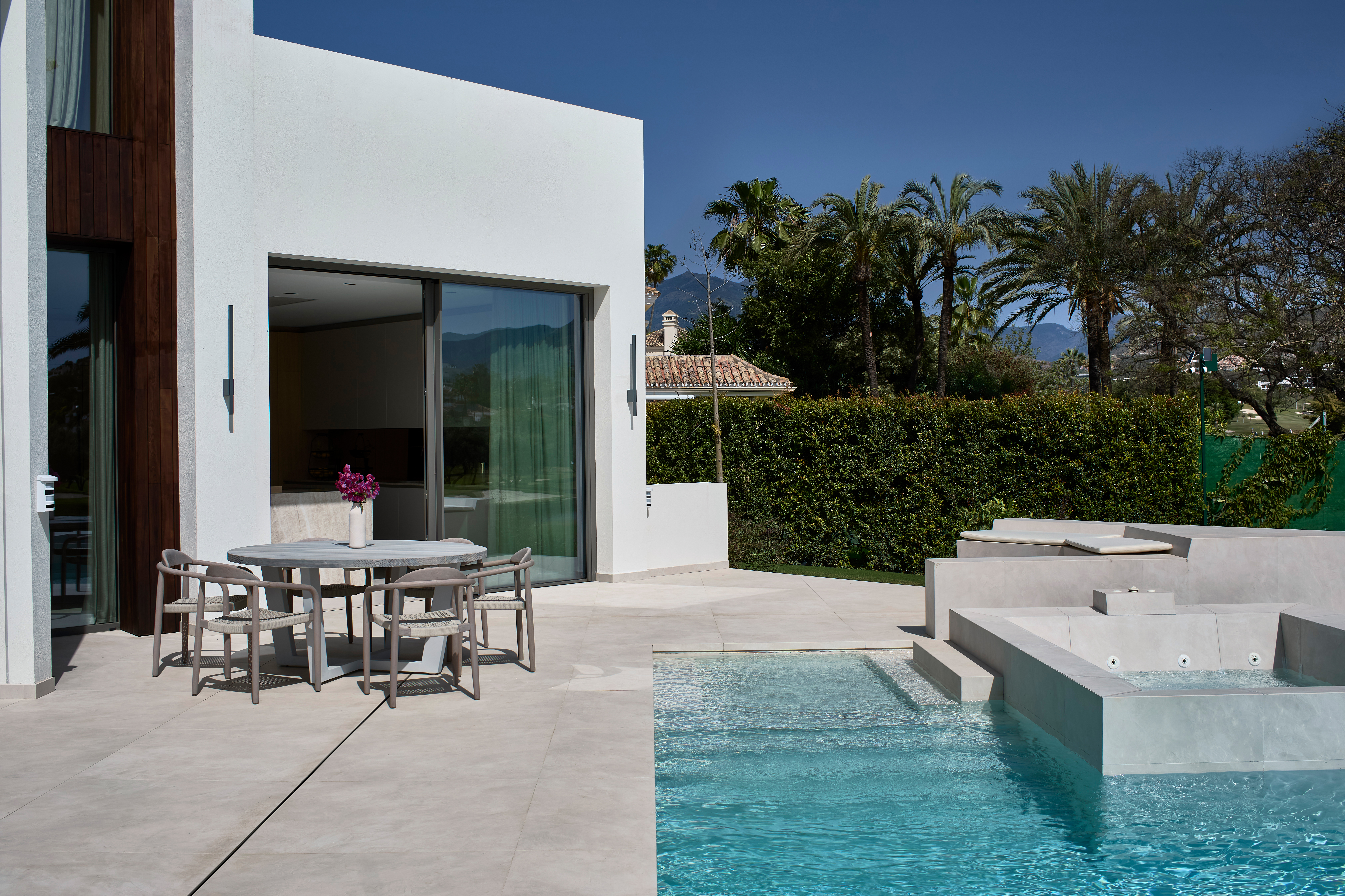 <a target='_blank' href='https://www.cosentino.com/en-ie/inspiration/projects/villa-imagine'>Villa Imagine</a> - José Luis Troyano (Troyano Arquitectos) / María Ortega (Natural Interiors)