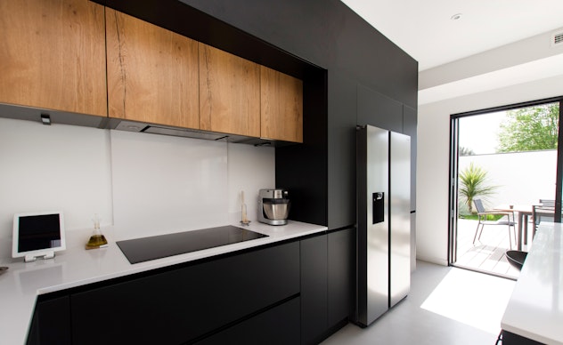 Timeless shade for this Silestone kitchen