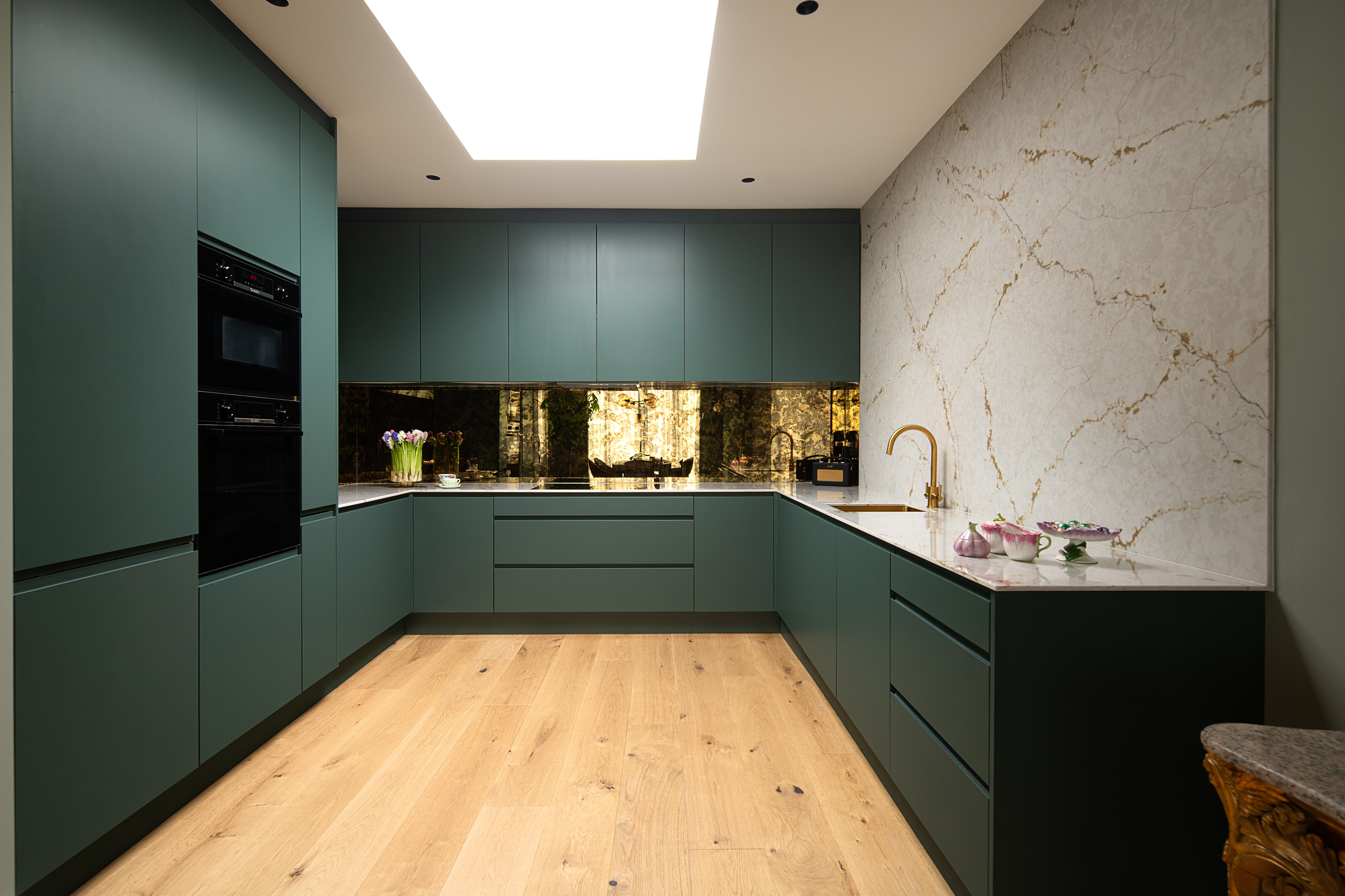 <a target='_blank' href='https://www.cosentino.com/inspiration/projects/kitchen-with-silestone-le-chic'>Kitchen with Silestone Le Chic</a> - Wilson Hill Architects (Adrian Hill)