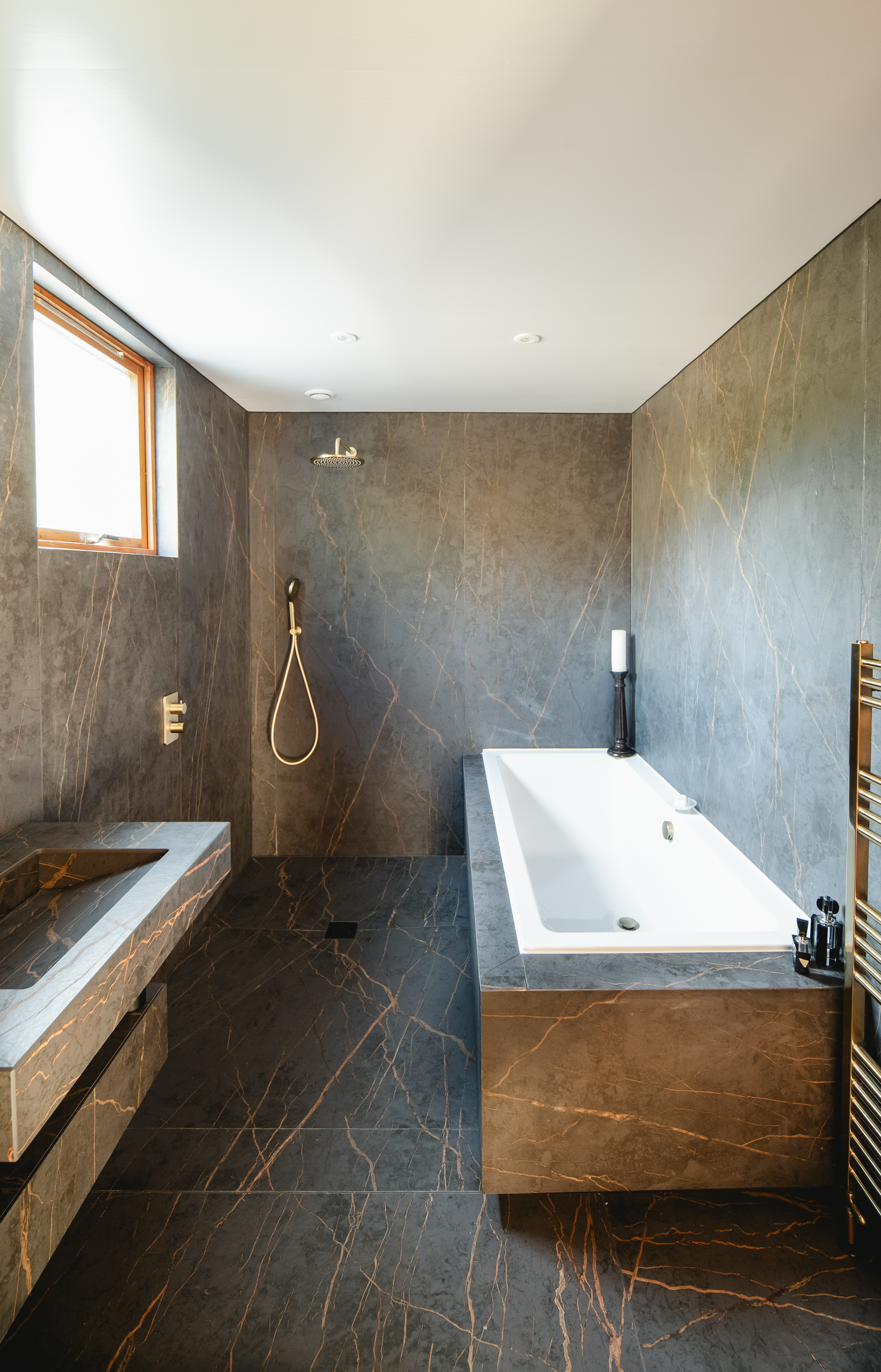 <a target='_blank' href='https://www.cosentino.com/es/inspiracion/proyectos/laurent-her-project-scotland'>Laurent HER Project Scotland</a> - Gary McGuire, Elite PHBS