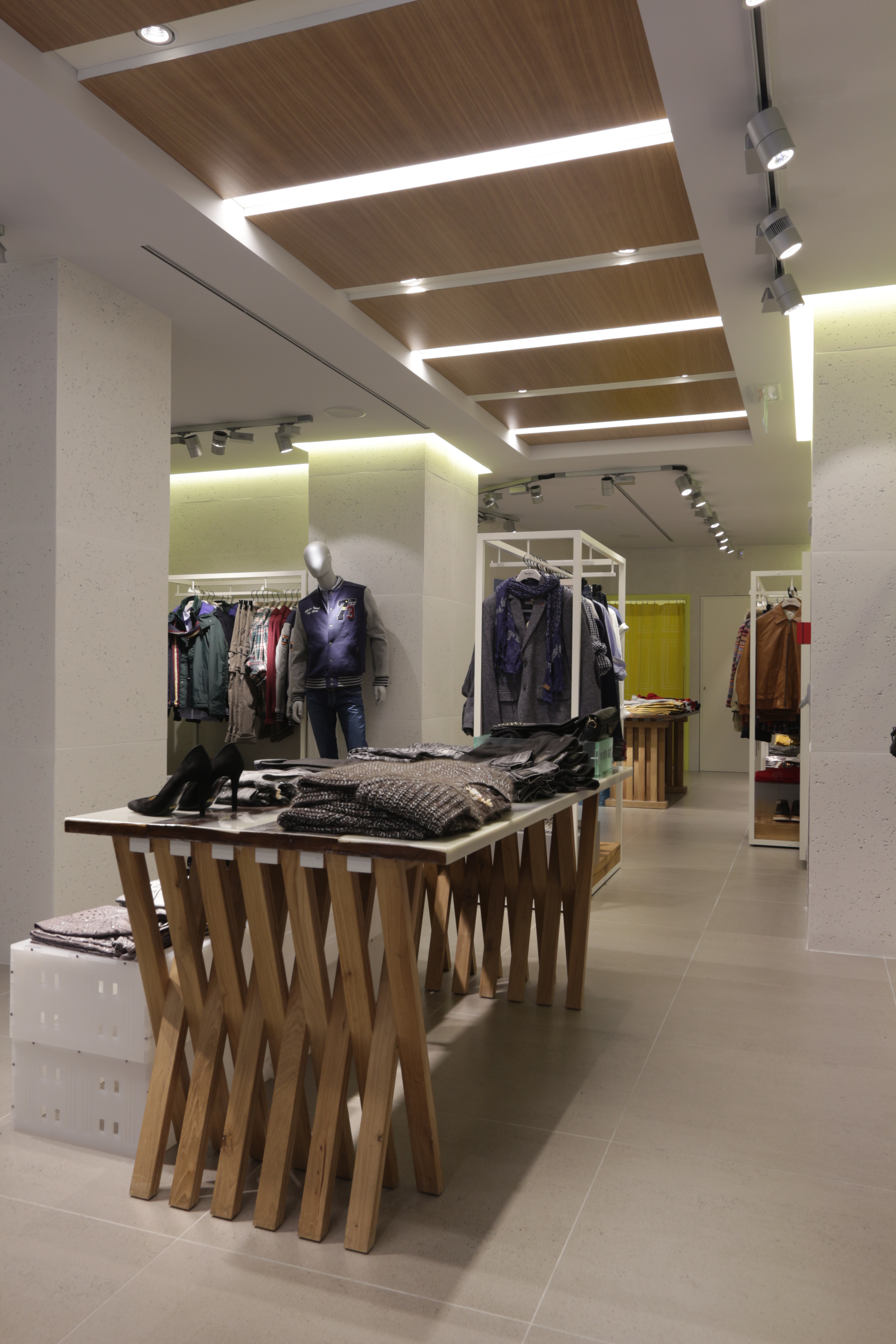 Jeans Store Paris - Cosentino EAU