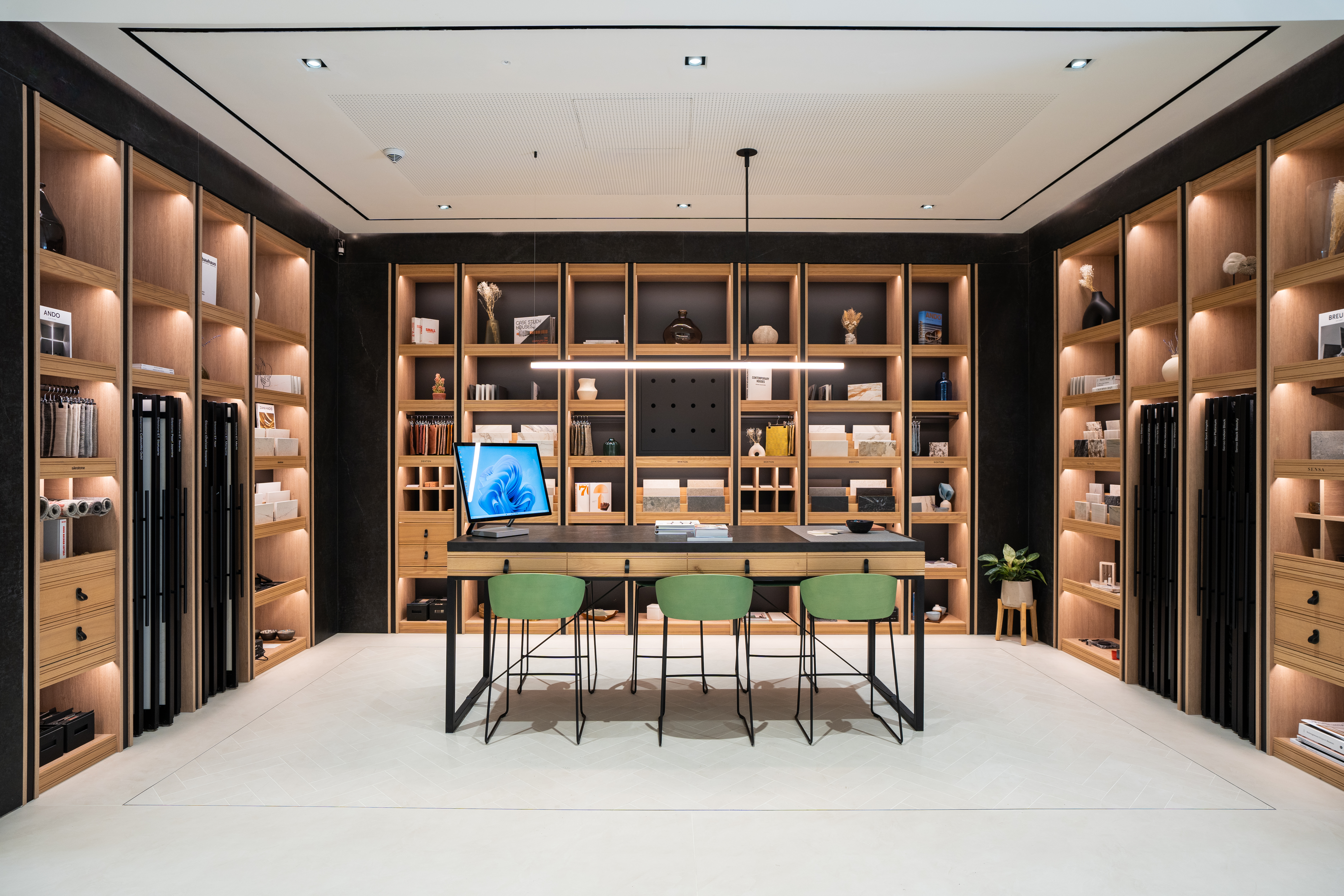 <a target='_blank' href='https://www.cosentino.com/nl-nl/inspiratie/projecten/cosentino-city-amberes'>Cosentino City Amberes</a>