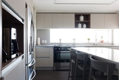 Neutral kitchen by Vitelier