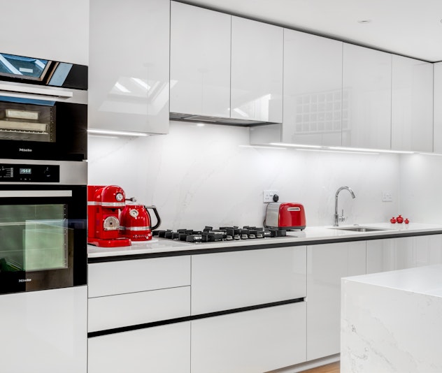 White Gloss modern kitchen