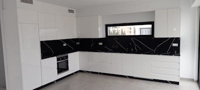 blanco sobre negro