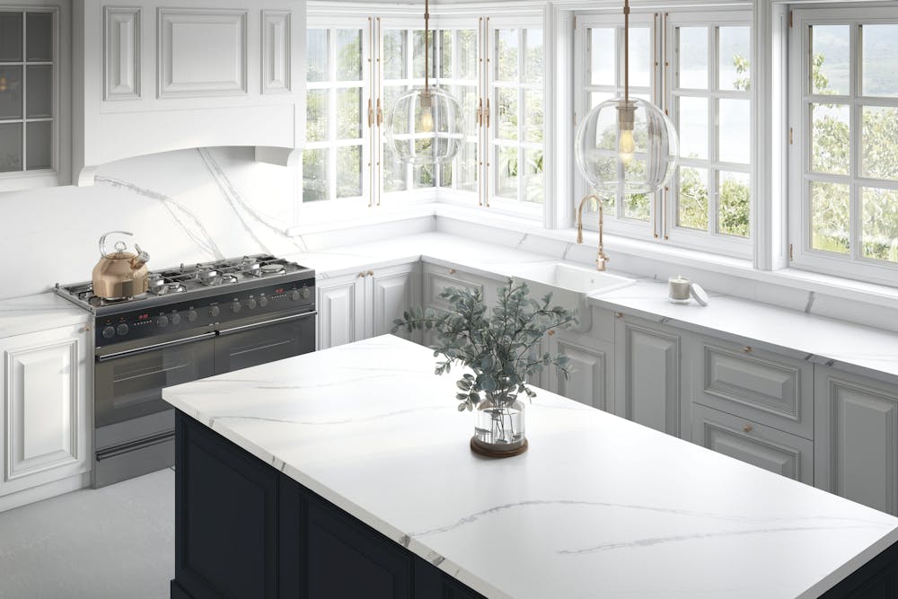 https://assetstools.cosentino.com/api/v1/bynder/image/55E9DCEF-2A00-4E32-B147BDF51A7C1C46/silestone-american-kitchen-eternal-bella.jpg?auto=compress%2Cformat&w=1000