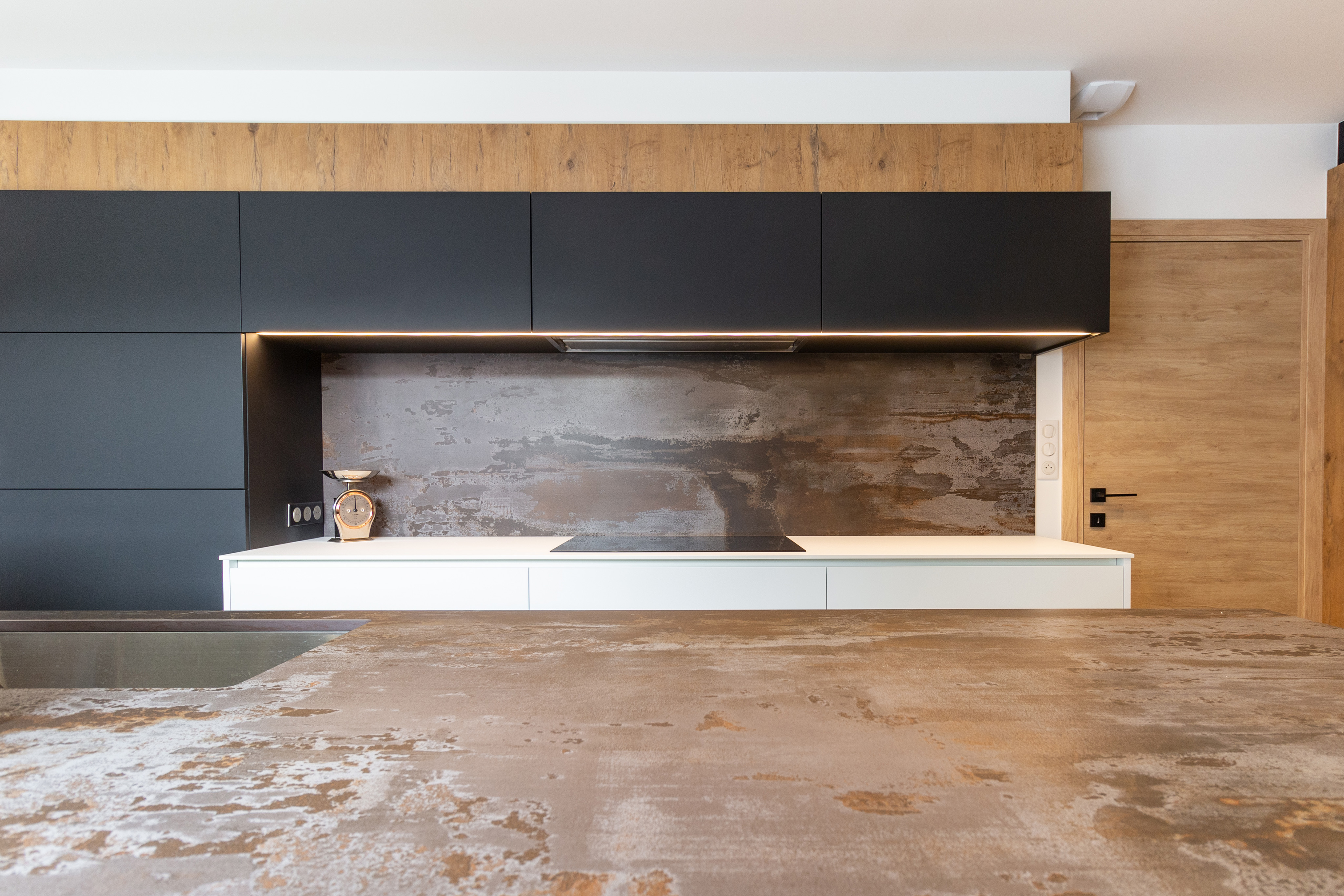 la Cuisine Contemporaine セット Cuisine contemporaine noire blanche et bois
