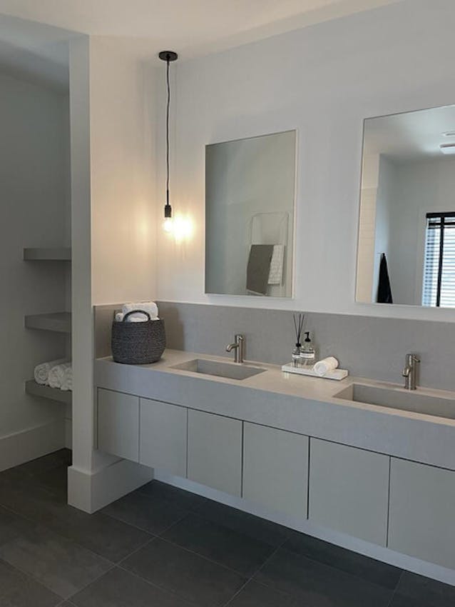 Minimalist bathrooms, plain and bare - Cosentino