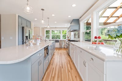 Horseshoe Loop Farmhouse Kitchen