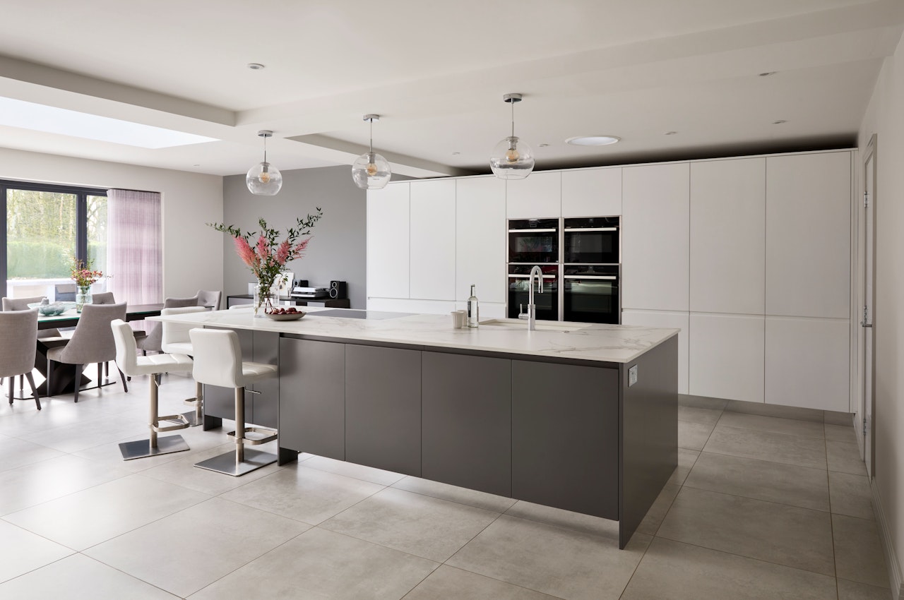 Bovingdon - Contemporary Bespoke Open Plan Kitchen