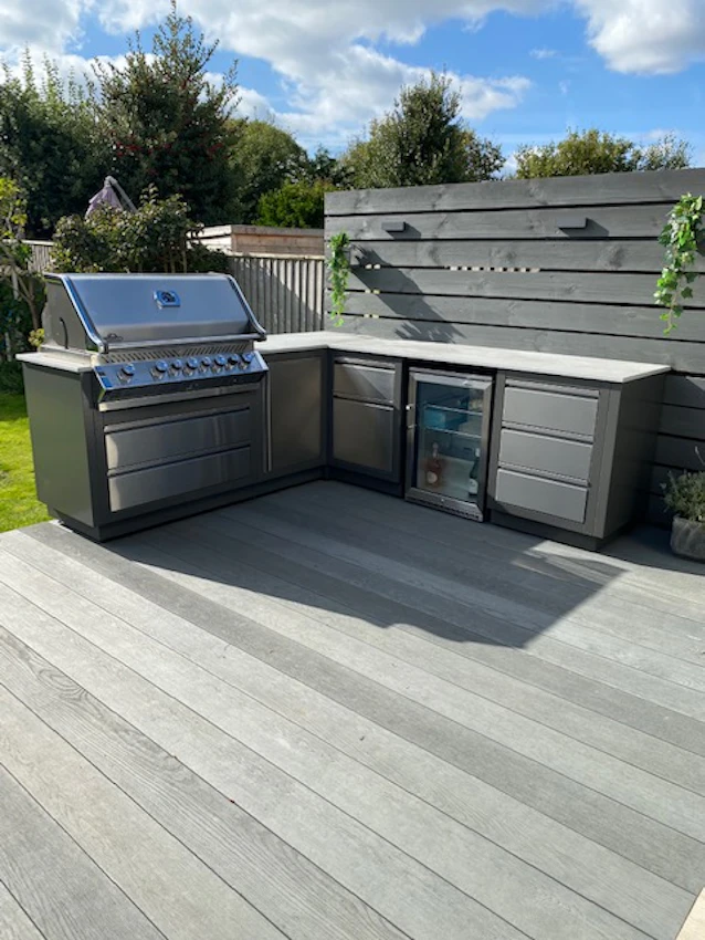 10 Best Luxury Outdoor Kitchen Features and Design Ideas