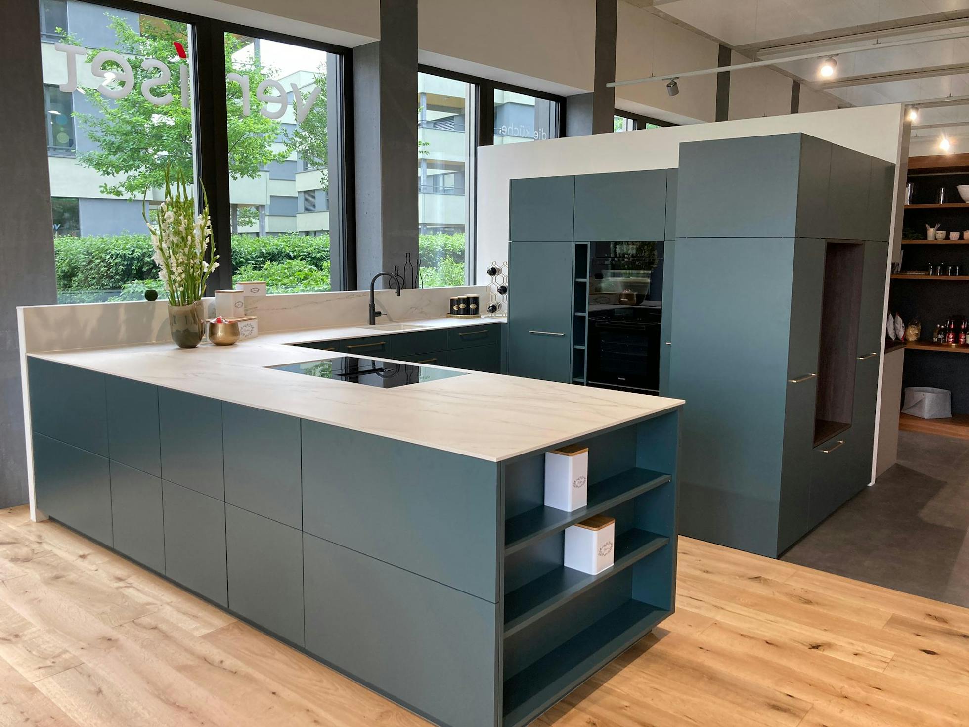 rem-in-petrol-kitchen-cosentino-indonesia
