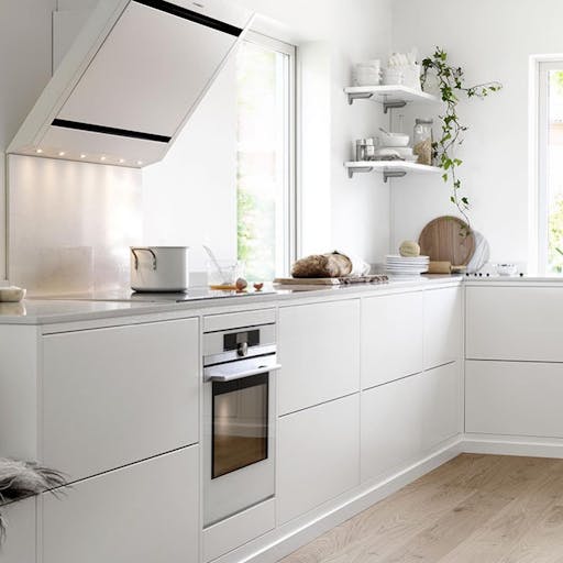 Ballingslöv kitchen cabinet Bistro and Silestone Lagoon worktop and backsplash