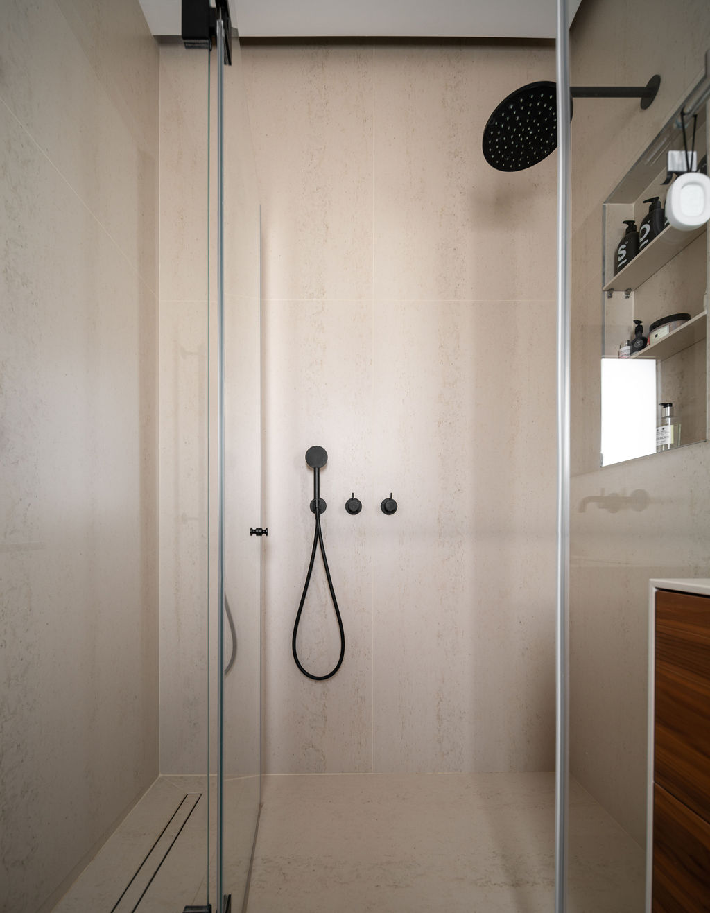 <a target='_blank' href='https://www.cosentino.com/usa/inspiration/projects/apartment-in-tel-aviv-with-bath-flooring-outdoor-kitchen'>Apartment in Tel Aviv with Bath, Flooring, Outdoor Kitchen</a>