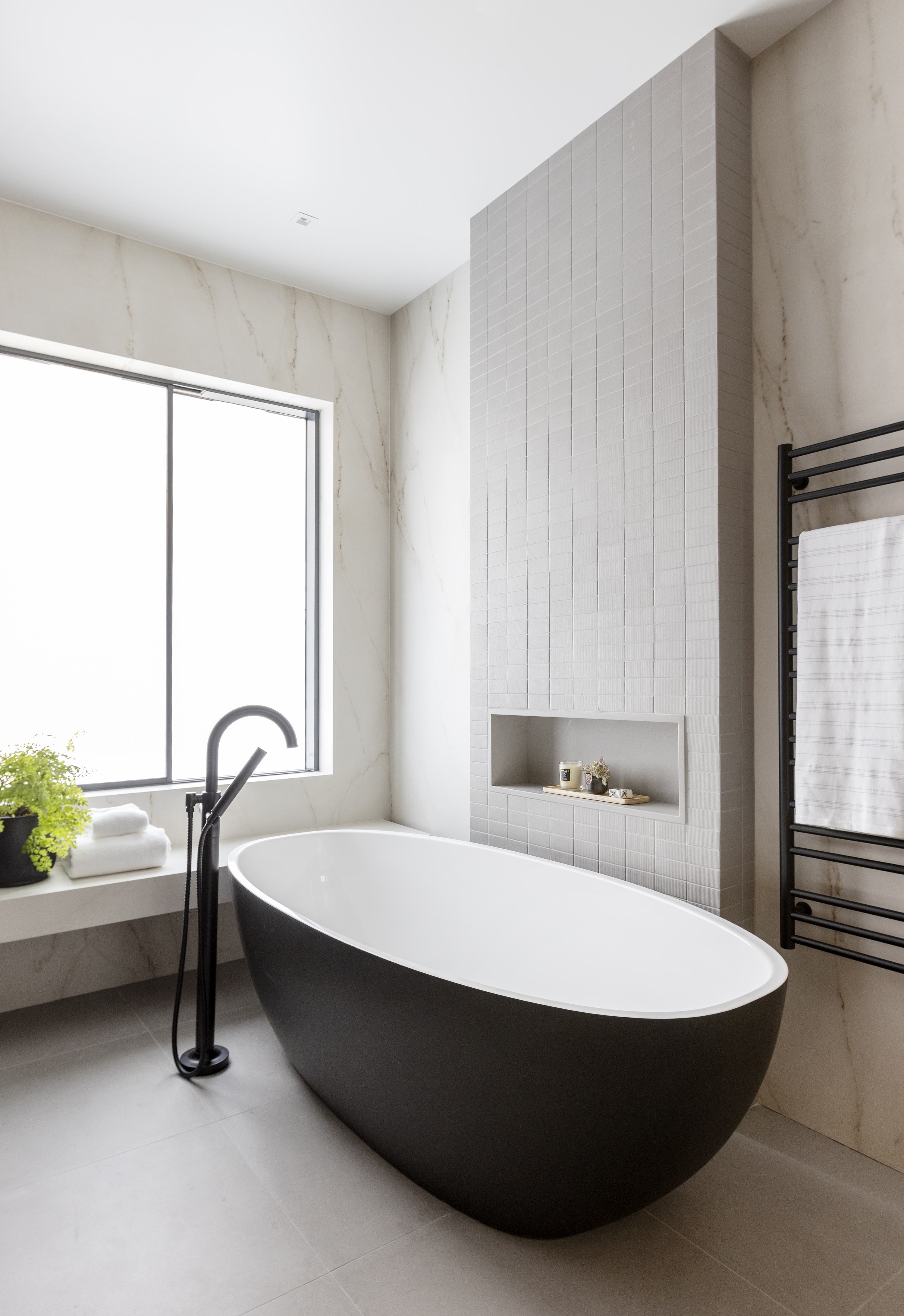 <a target='_blank' href='https://www.cosentino.com/usa/inspiration/projects/forever-home'>Forever Home</a> - Mason Kent / Knight Varga Interiors