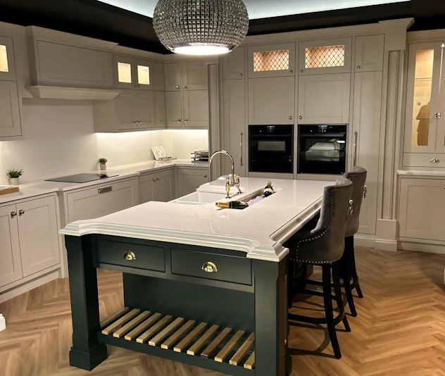 Bespoke In-frame Shaker Kitchen with statement island