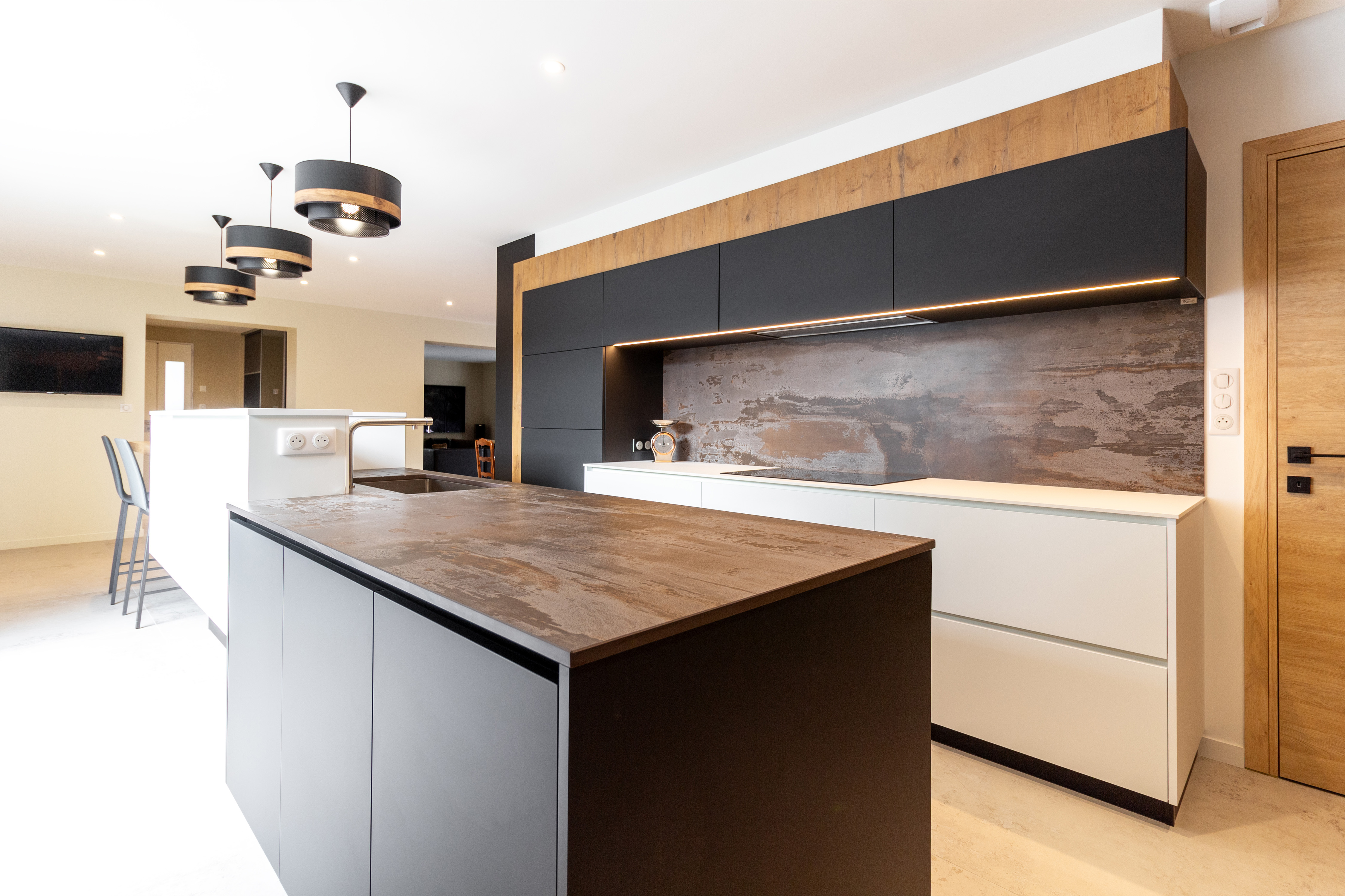 cuisine-contemporaine-noire-