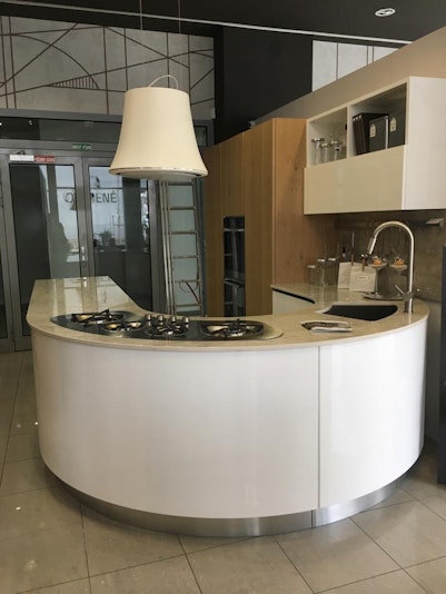 Rounded kitchen with DKTN Arga Countertop