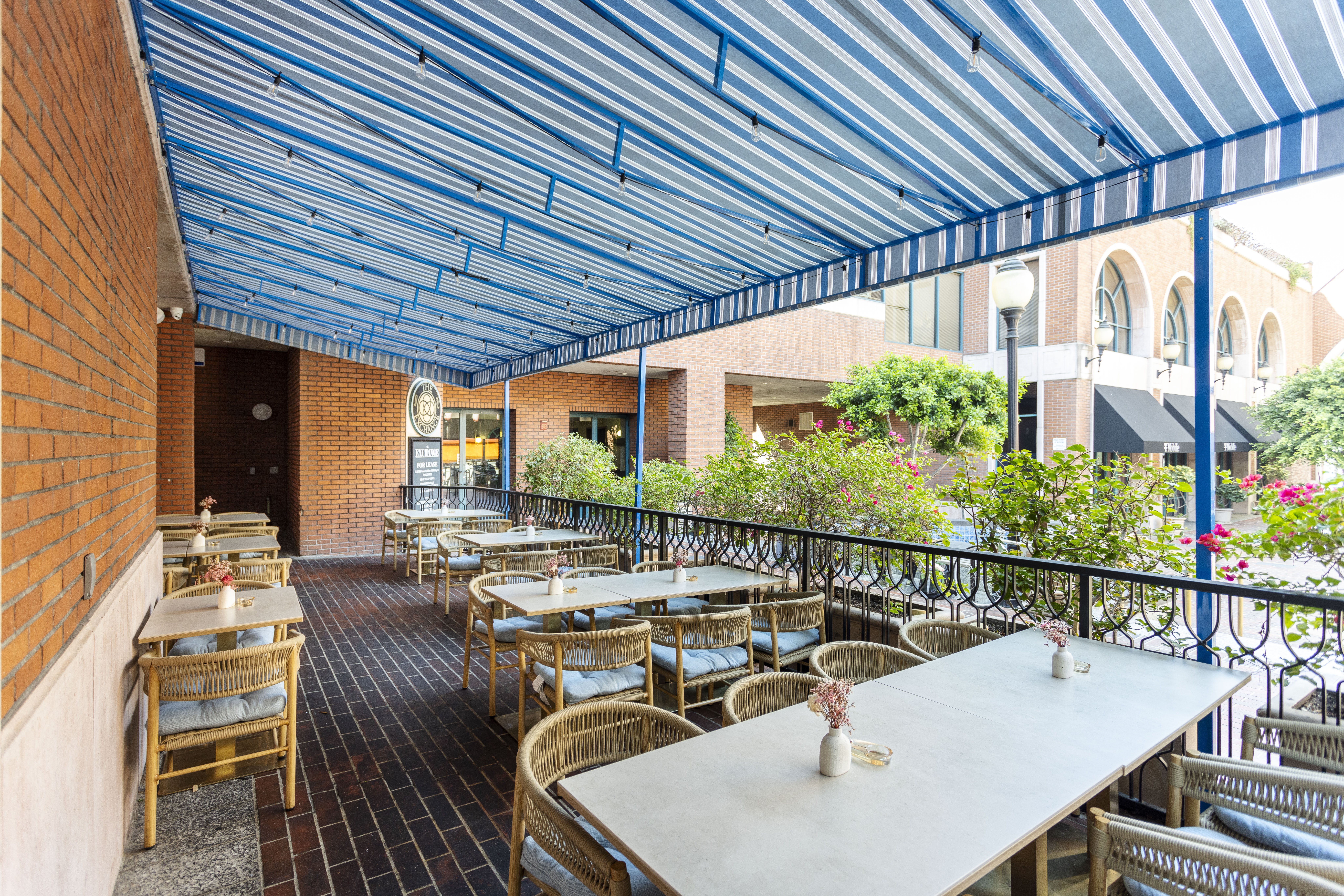 <a target='_blank' href='https://www.cosentino.com/fr-ca/inspiration/projets/greek-bistro'>Greek Bistro</a> - Nina Avetisova, Point of Design Studio