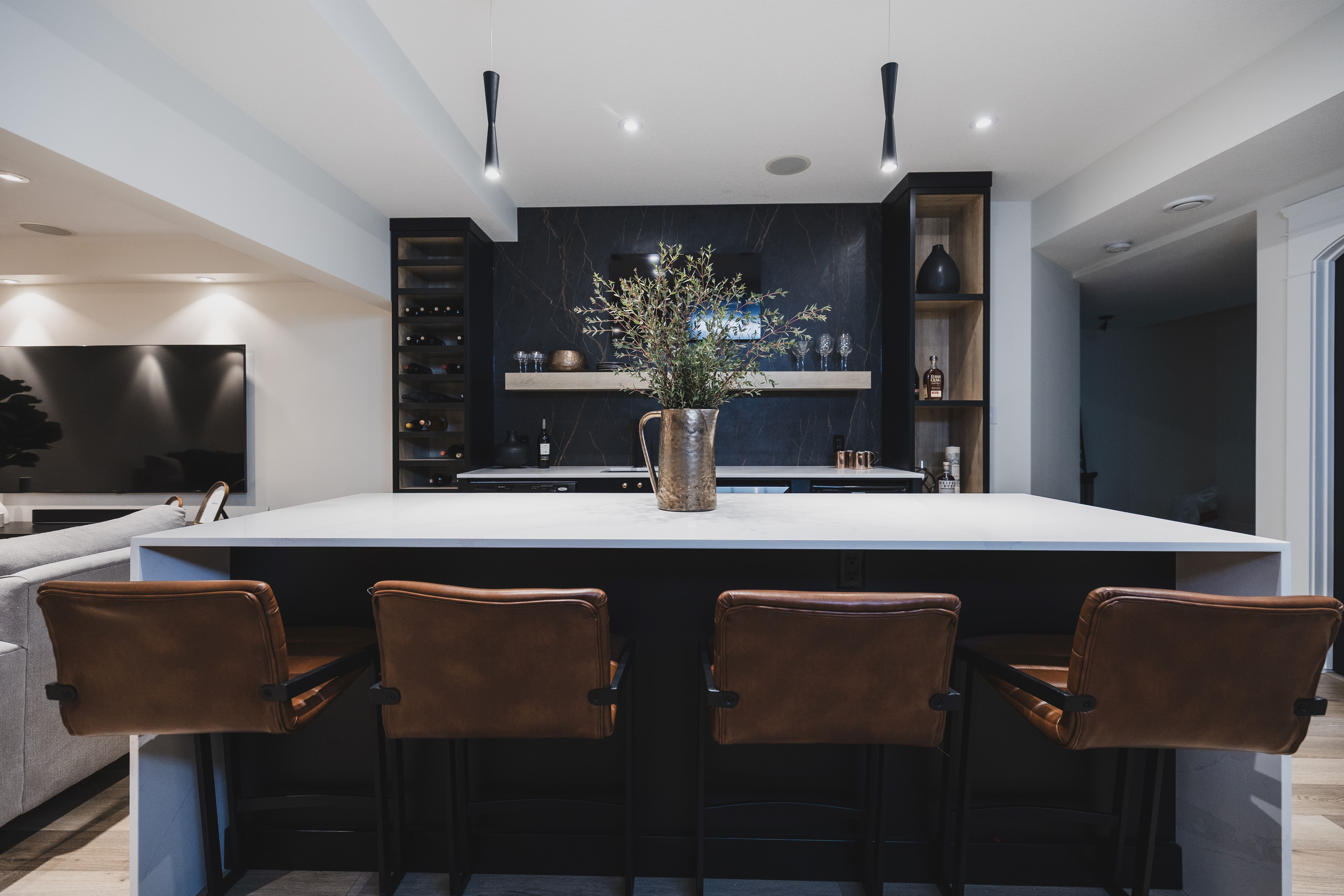 <a target='_blank' href='https://www.cosentino.com/usa/inspiration/projects/contemporary-bar'>Contemporary bar</a>