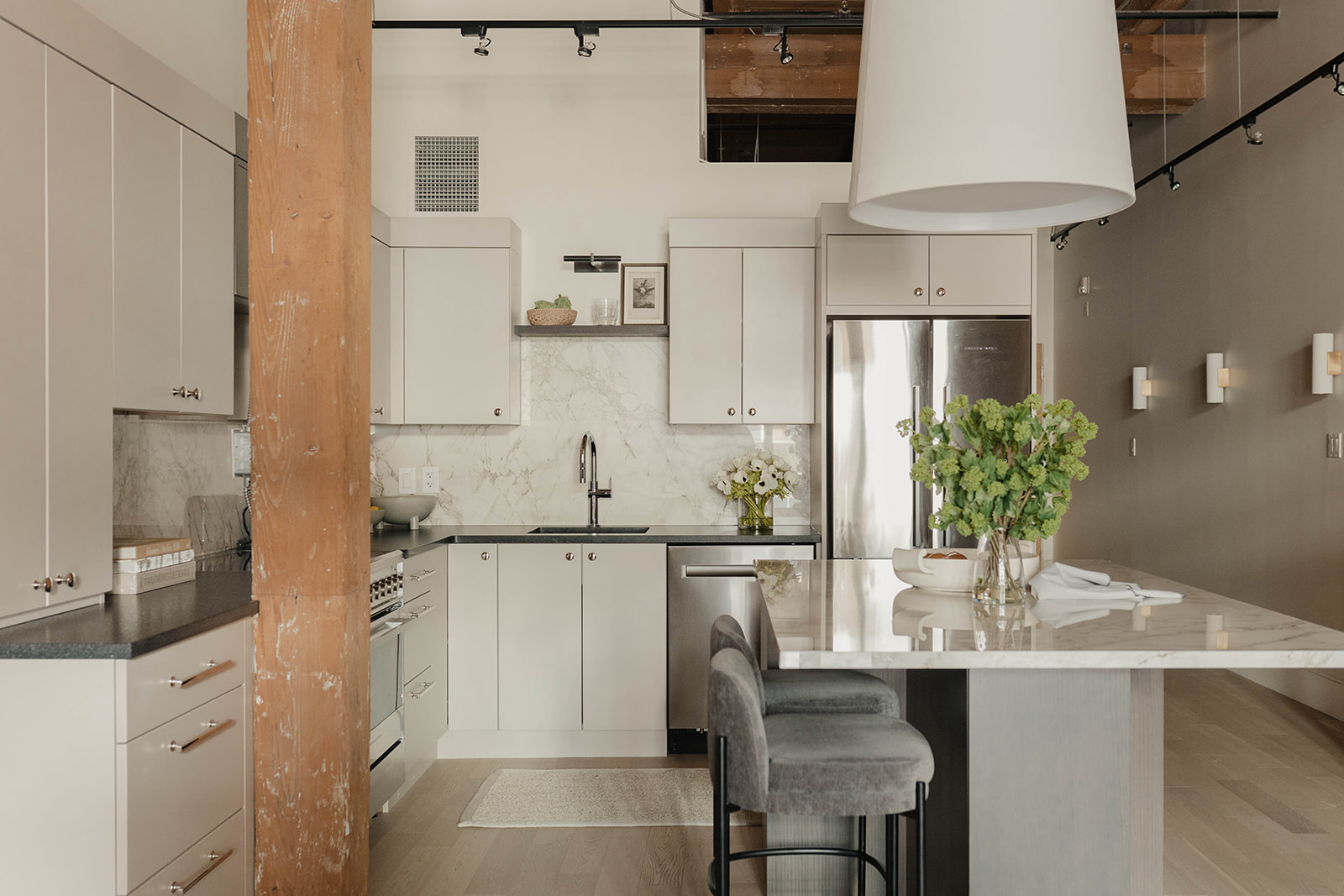 <a target='_blank' href='https://www.cosentino.com/usa/inspiration/projects/loft-living-1'>Loft Living</a>