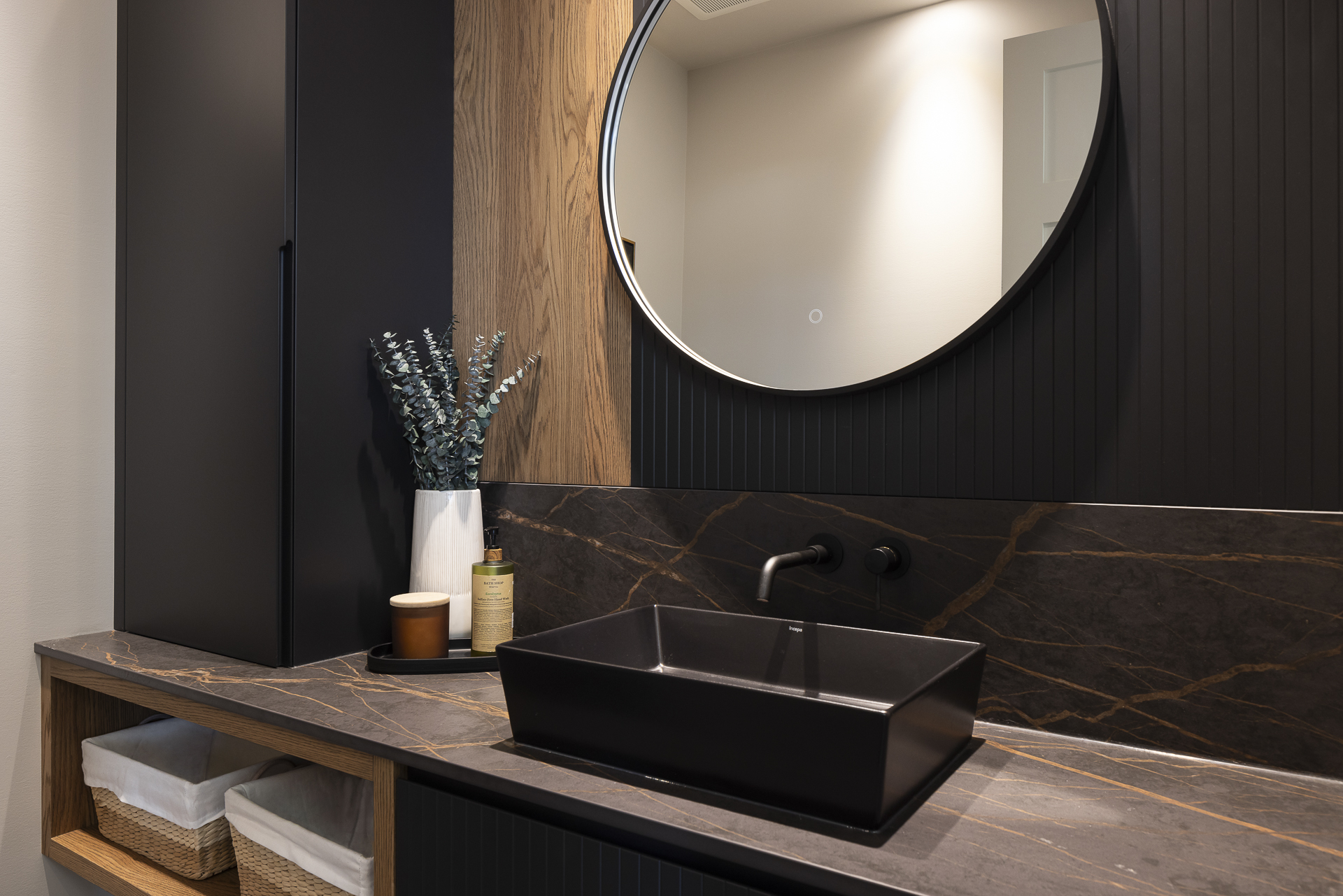 <a target='_blank' href='https://www.cosentino.com/inspiration/projects/projet-salle-de-bain-lac-beauport'>Projet salle de bain Lac Beauport</a> - Cuisine Richard et Levesque - Montreal