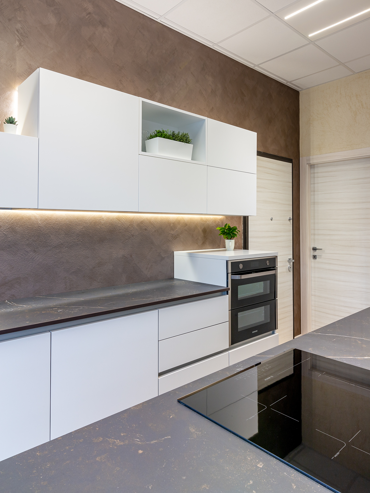 SHOW-ROOM