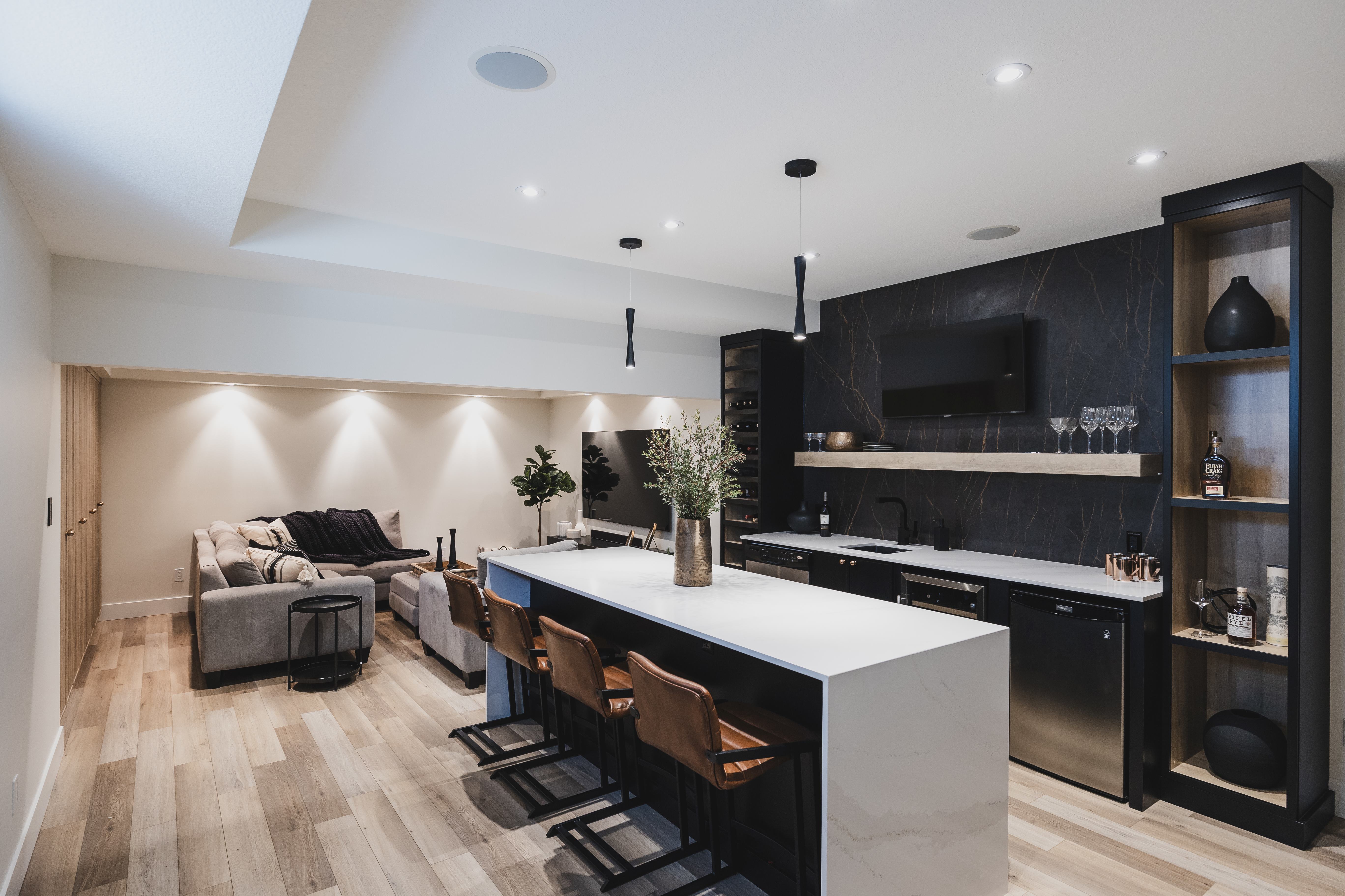 Contemporary bar