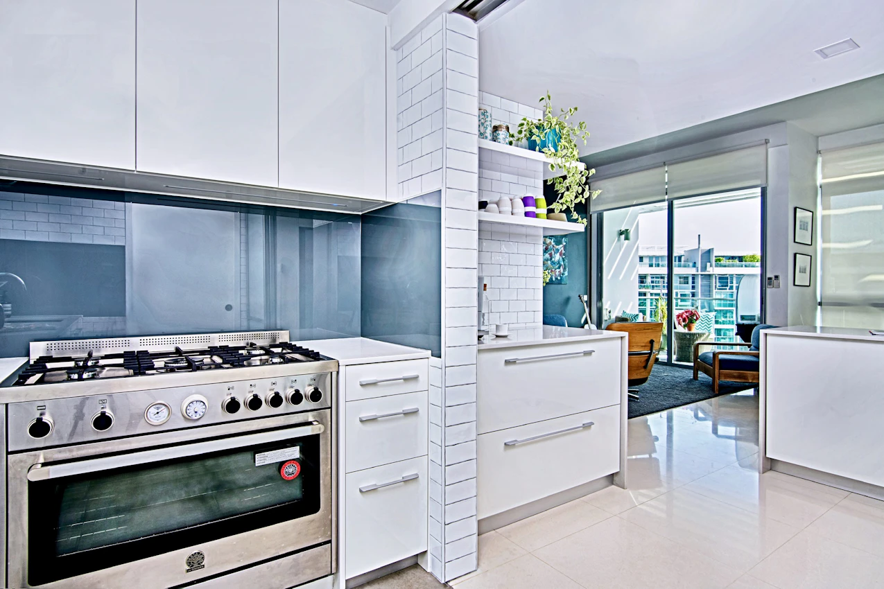 25 Penthouse Design Ideas for a Luxurious Urban Retreat - Comfortable Textured Finish Penthouse With Park View