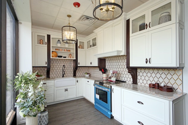 White Starmark kitchen with Dekton counters