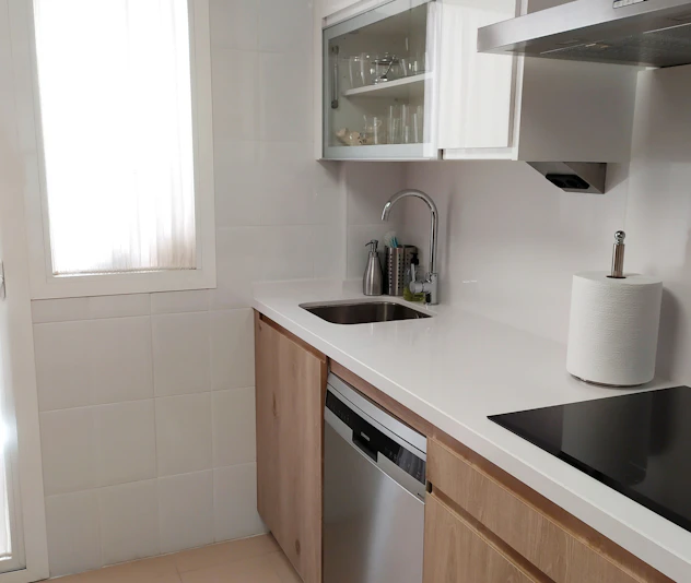 El blanco se adueña de esta cocina