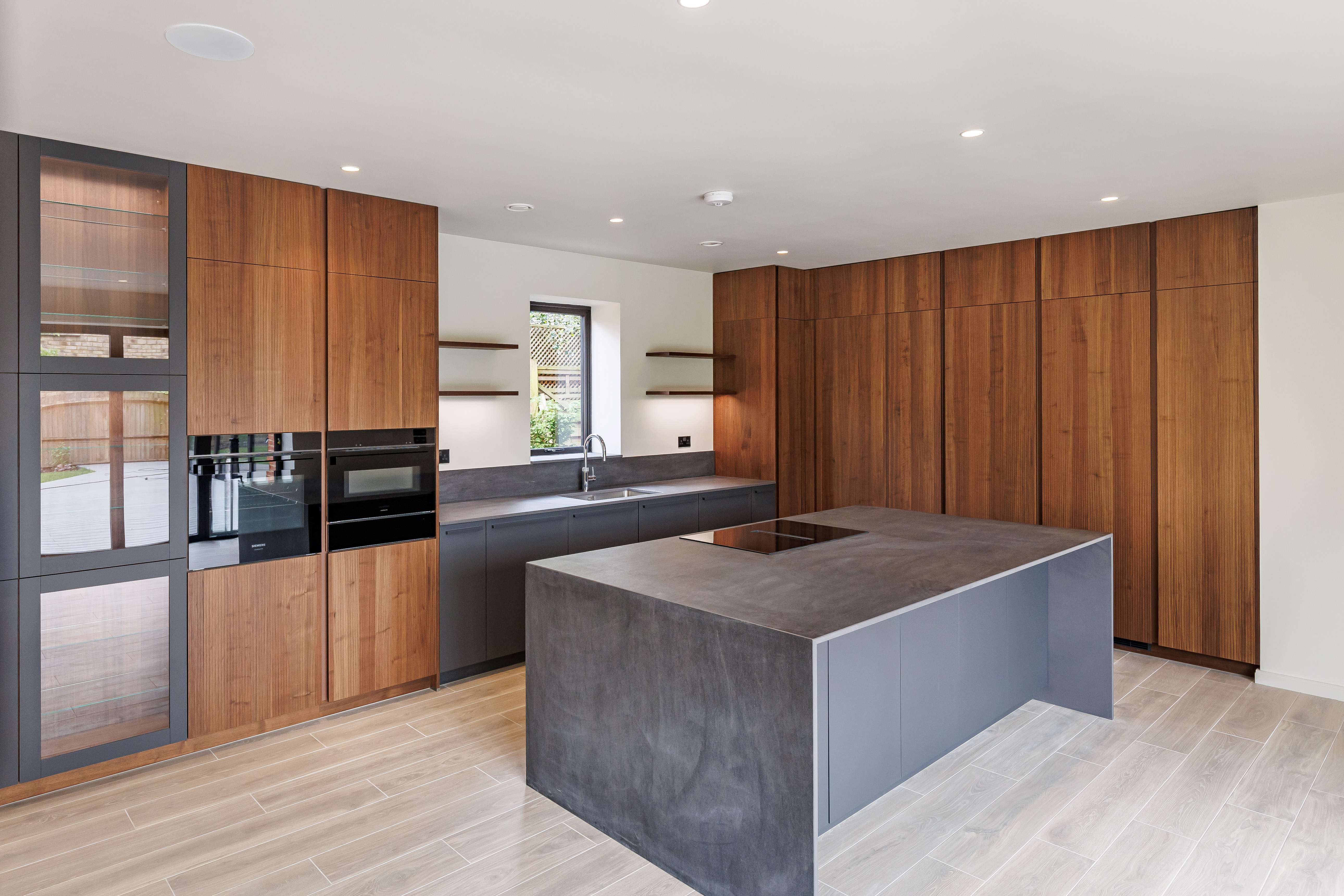 Inline Designs - Loughton 8