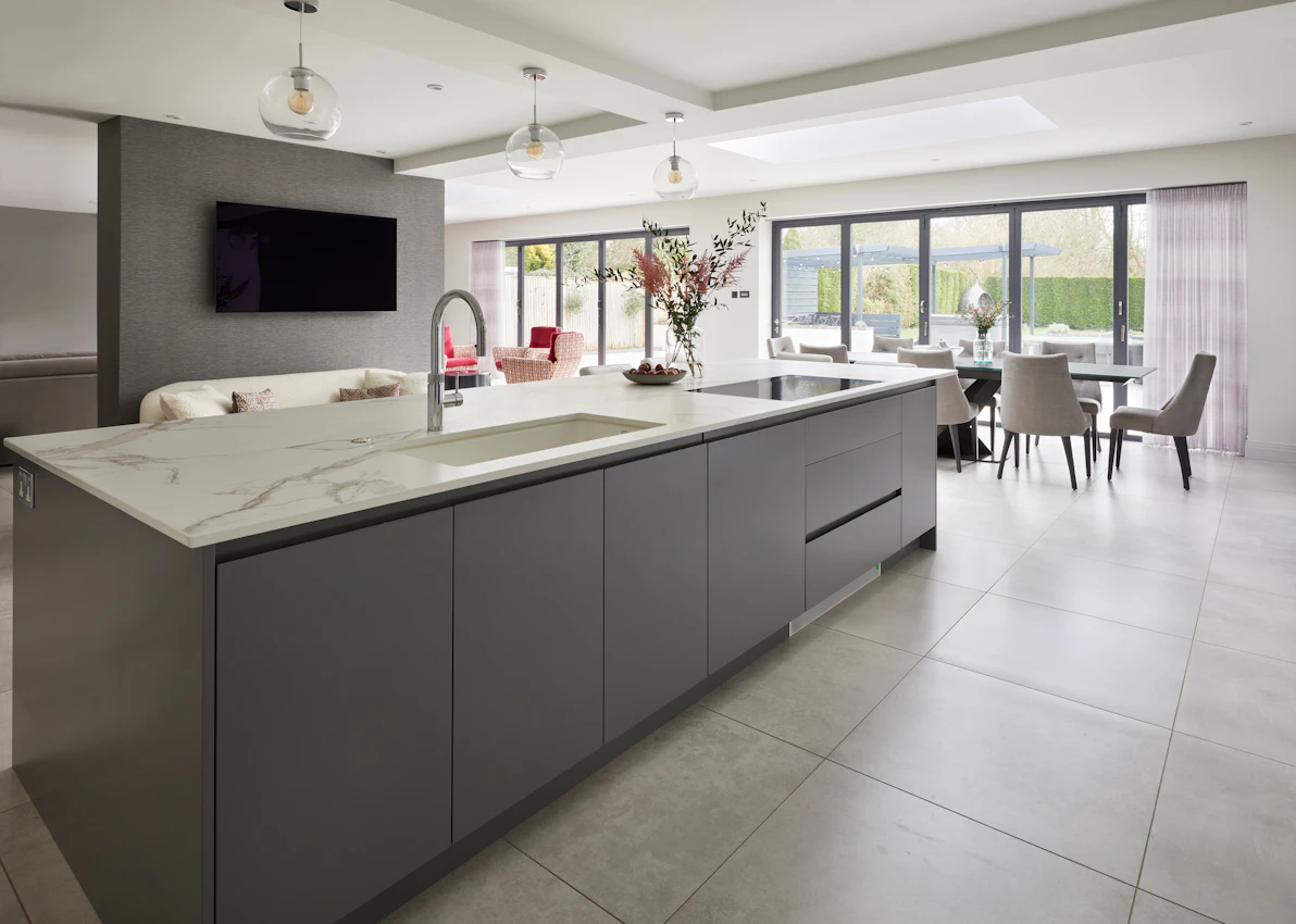 Curated visual reference: Gallery Detail: Bovingdon Contemporary Bespoke Open Plan Kitchen