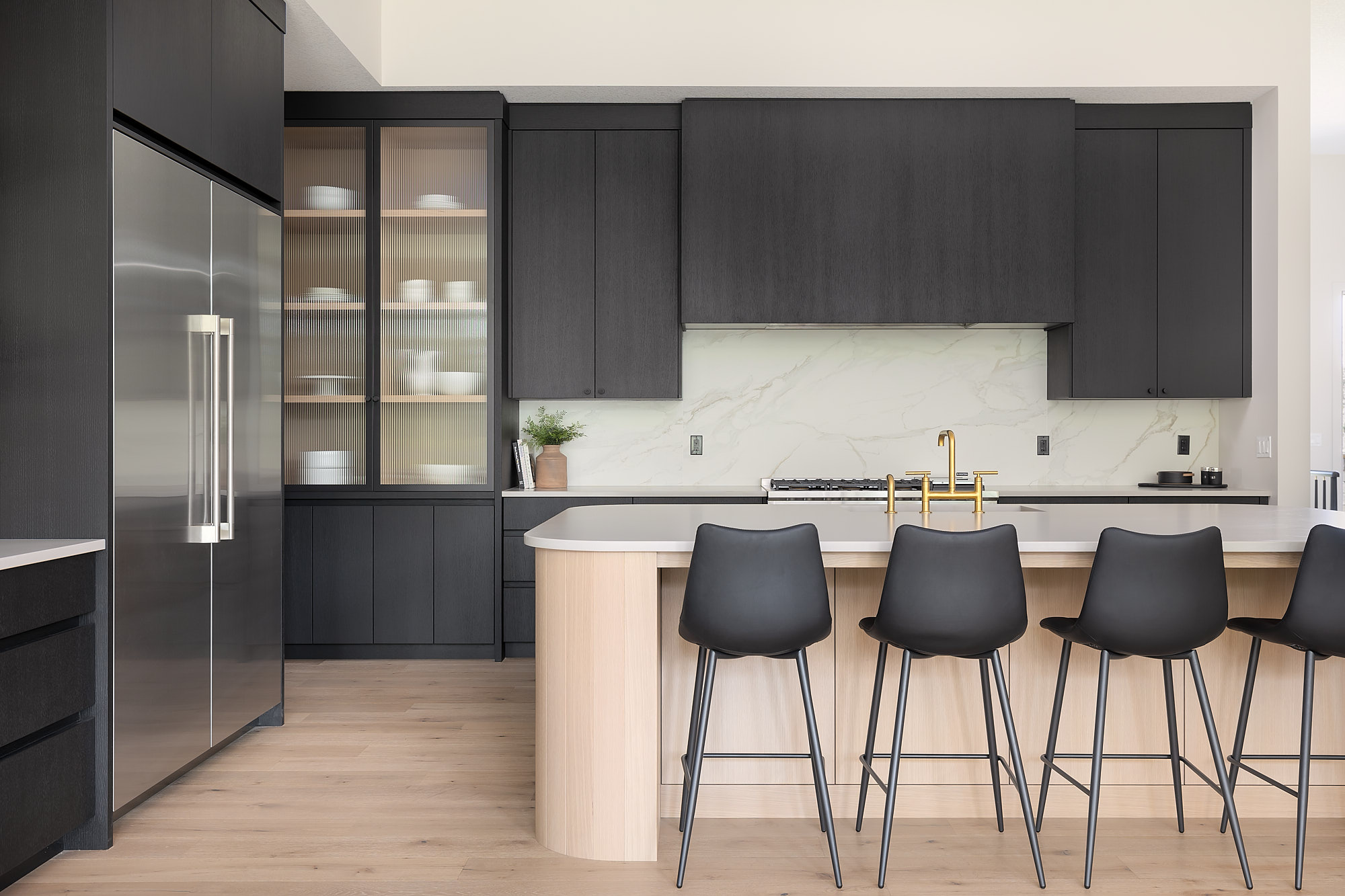 <a target='_blank' href='https://www.cosentino.com/pt-br/inspiration/projetos/edmonton-lottery-home'>Edmonton Lottery Home</a> - Graphtec Designs / Newground Developments