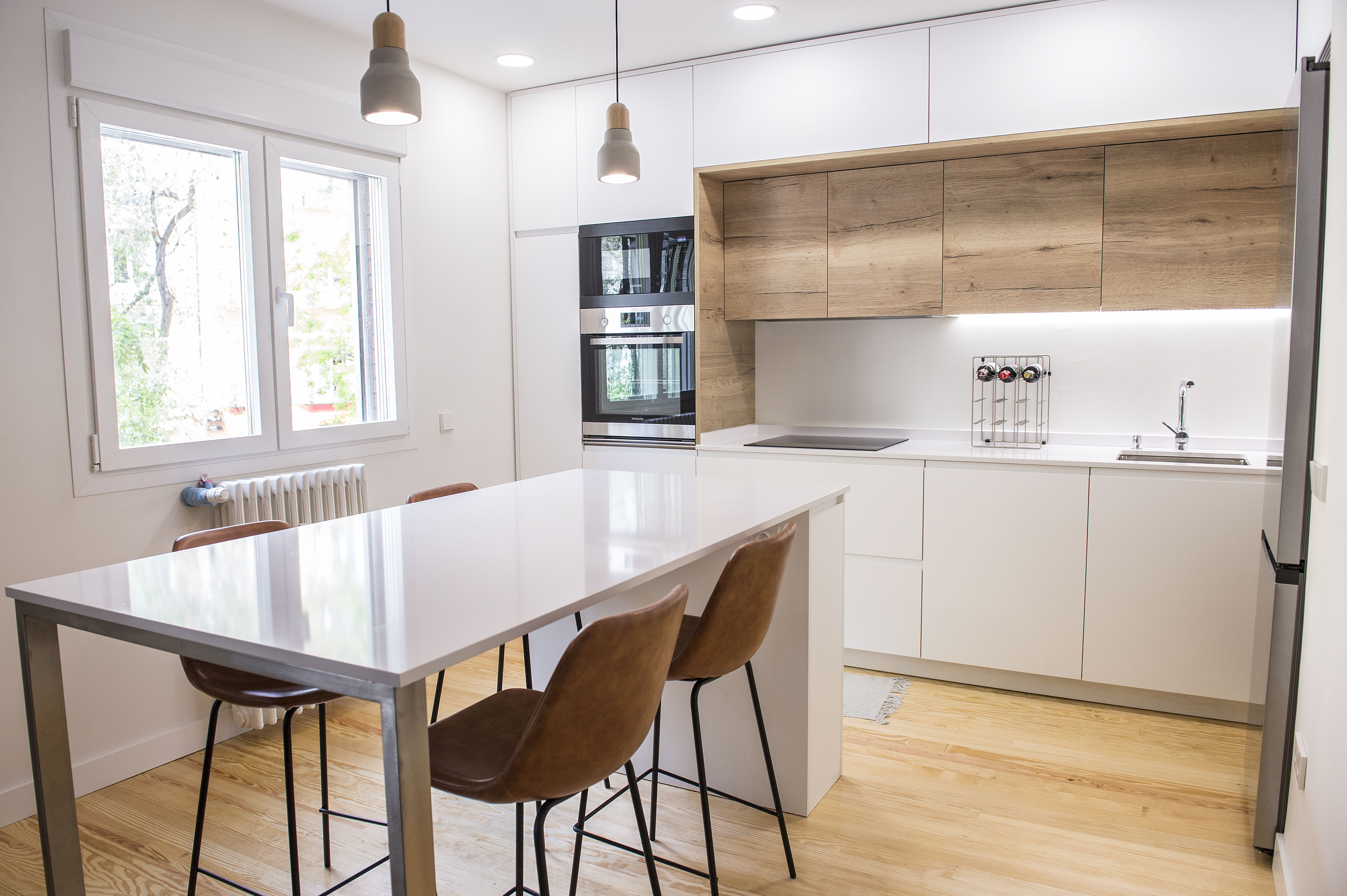 Cocina pequeña en estilo nórdico