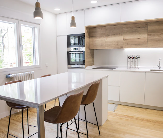 Cocina pequeña en estilo nórdico