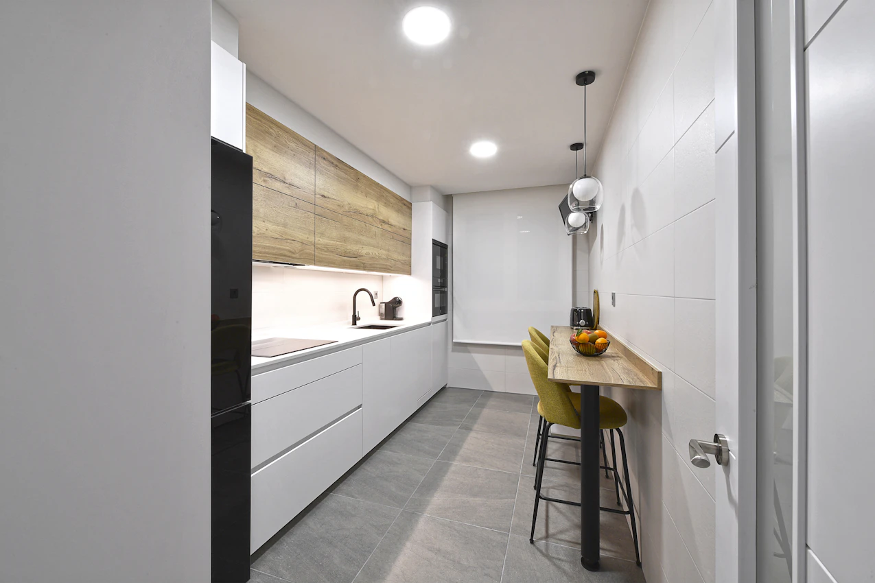 Cocina Estrecha Una Cocina Moderna Estrecha Y Muy Pequeña Con