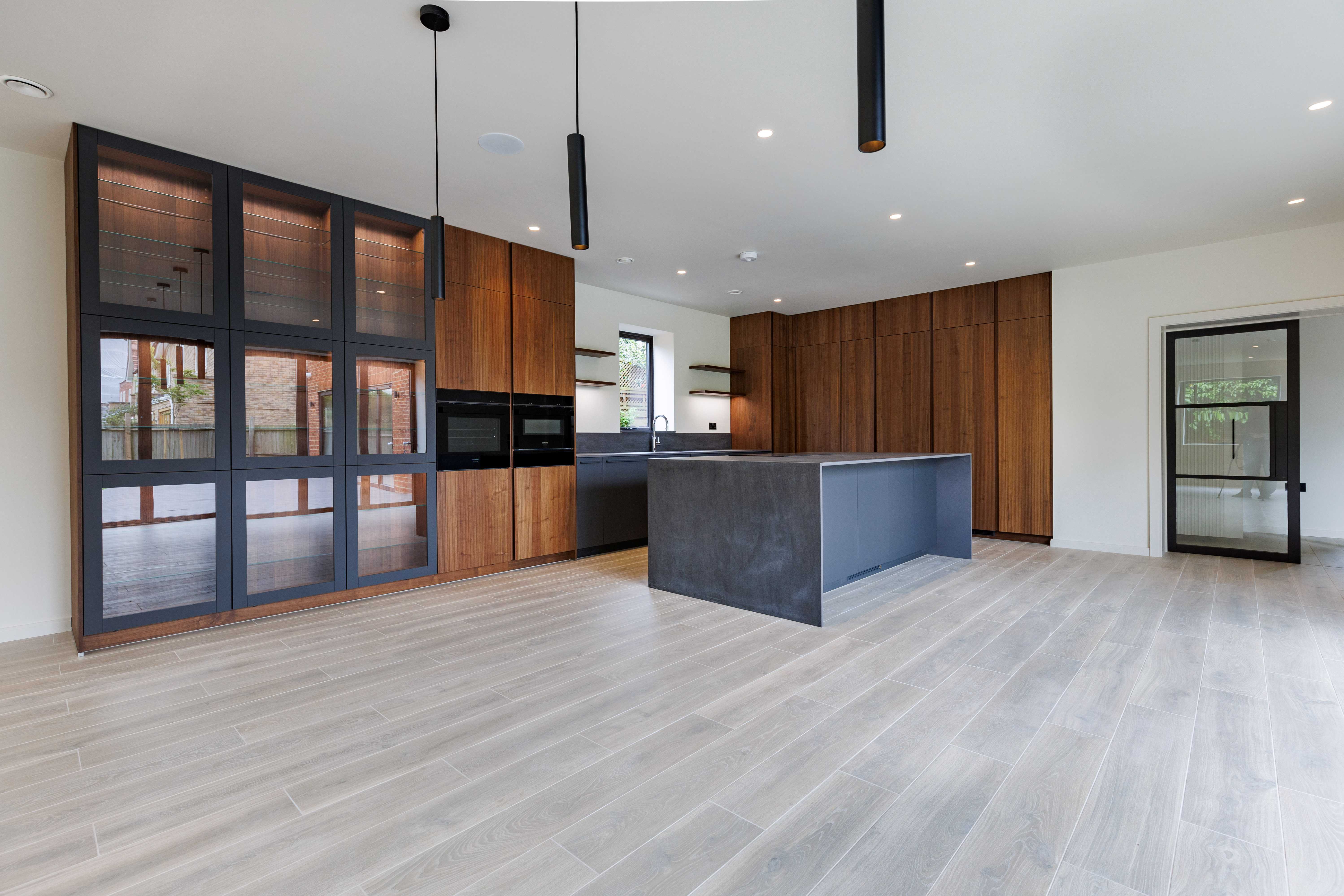 Inline Designs - Loughton 8