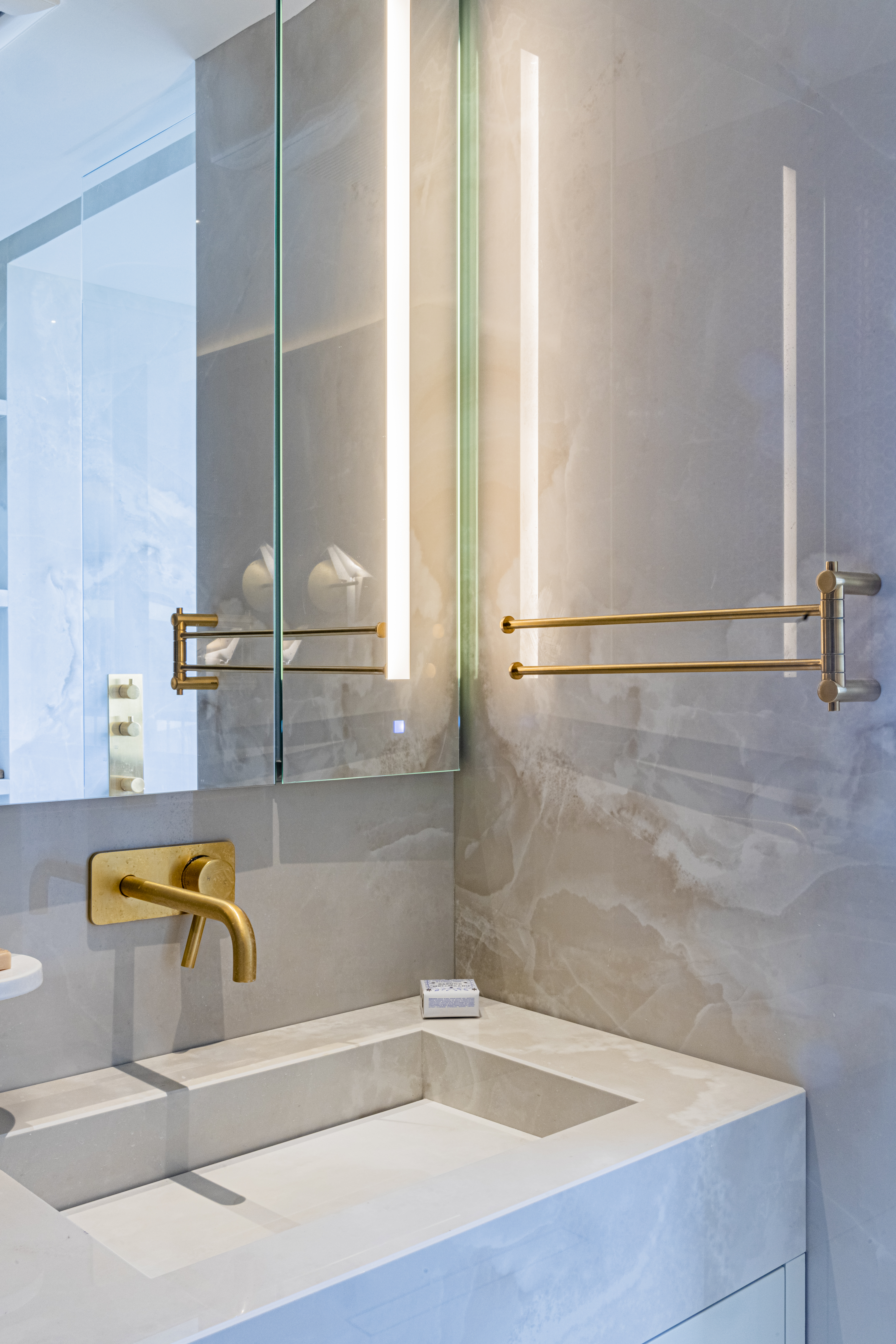 <a target='_blank' href='https://www.cosentino.com/en-au/inspiration/projects/dekton-bathroom-project'>Dekton Helena Bathroom Project</a>