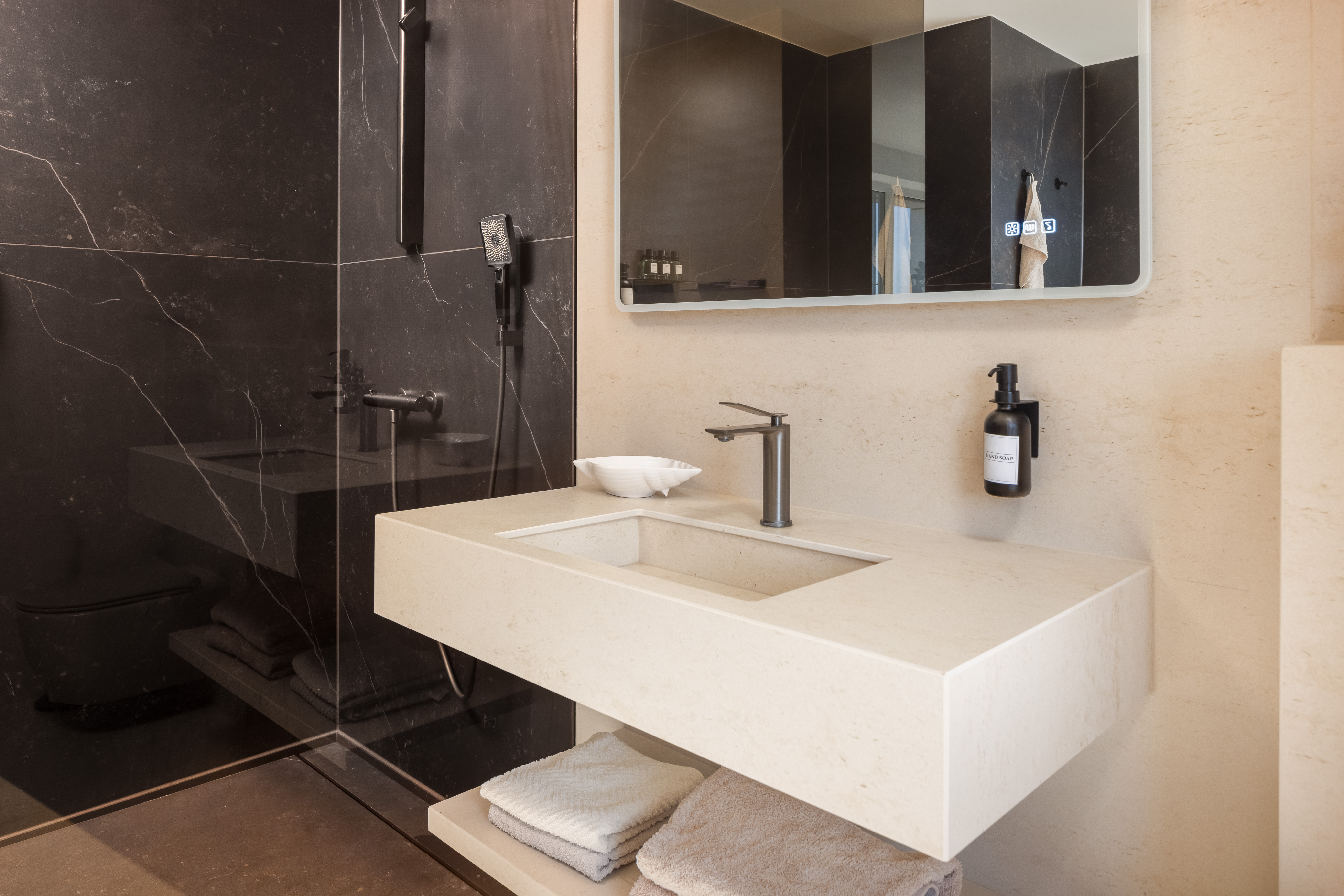 <a target='_blank' href='https://www.cosentino.com/fr-fr/inspiration/projets/villa-noehmer'>Villa Nöhmer</a>