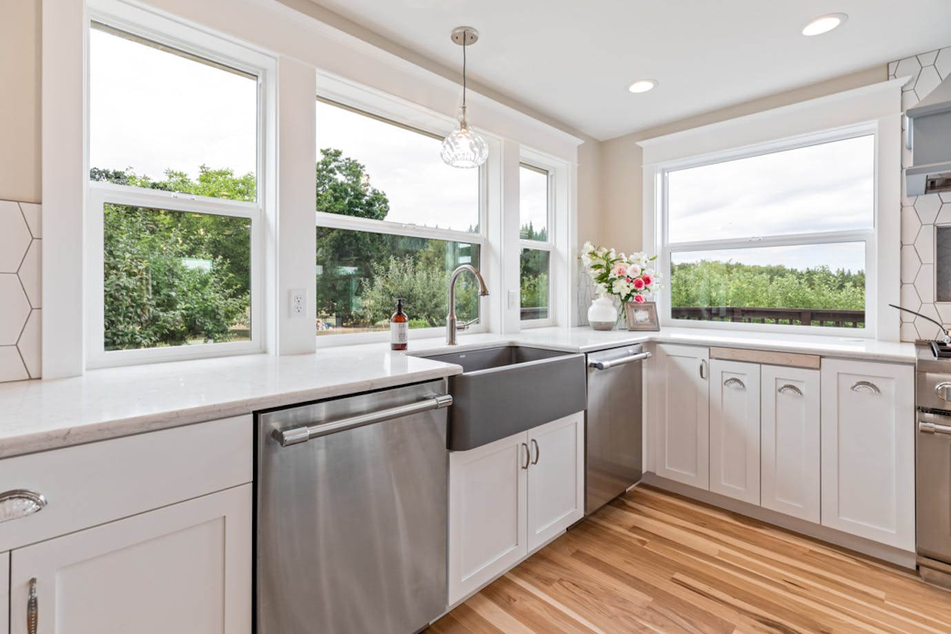 Horseshoe Loop Farmhouse Kitchen - Cosentino USA