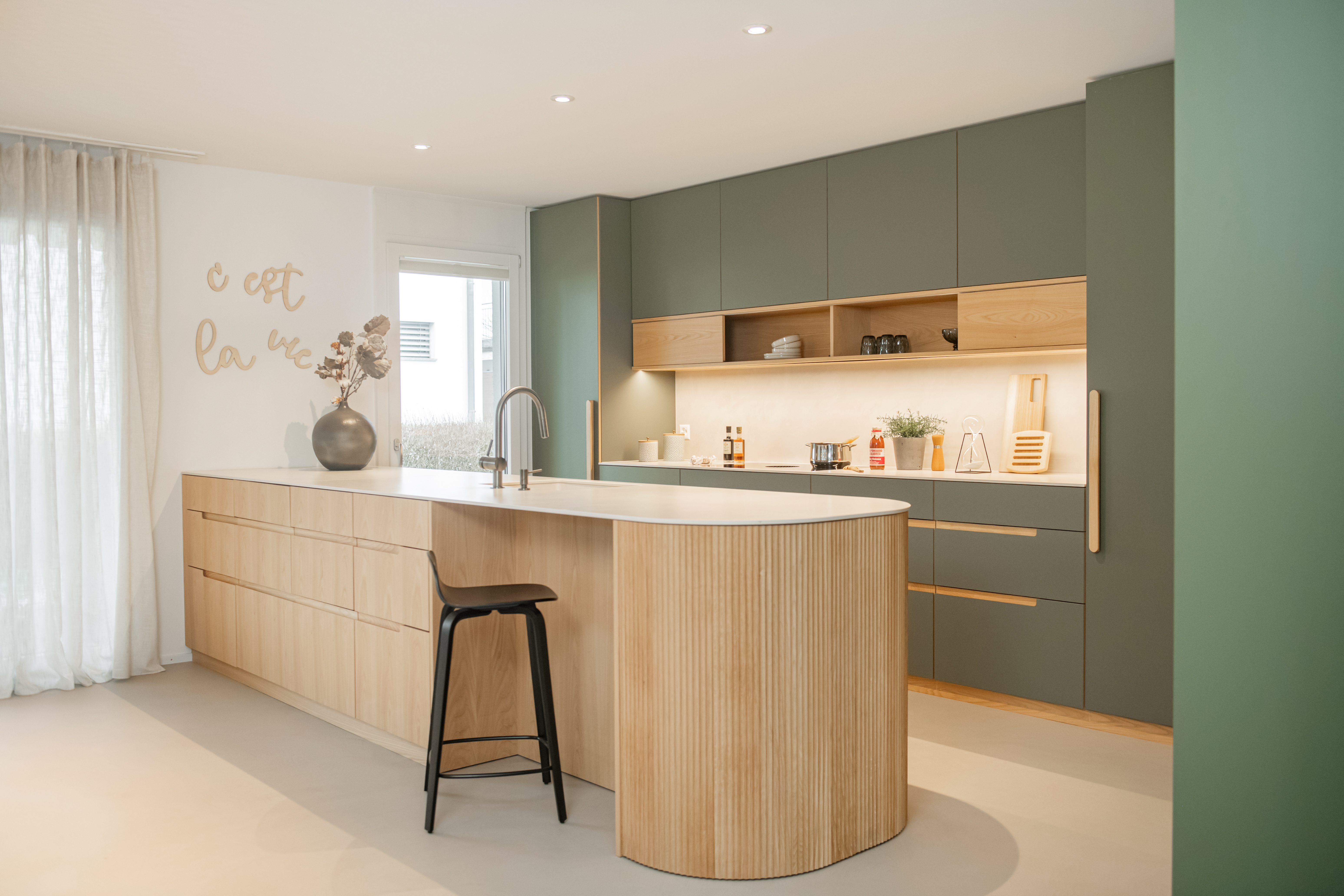 <a target='_blank' href='https://www.cosentino.com/inspiration/projects/catiano-kitchen'>Catiano Kitchen</a> - Mike Zehnder, Hüsser Innenausbau AG