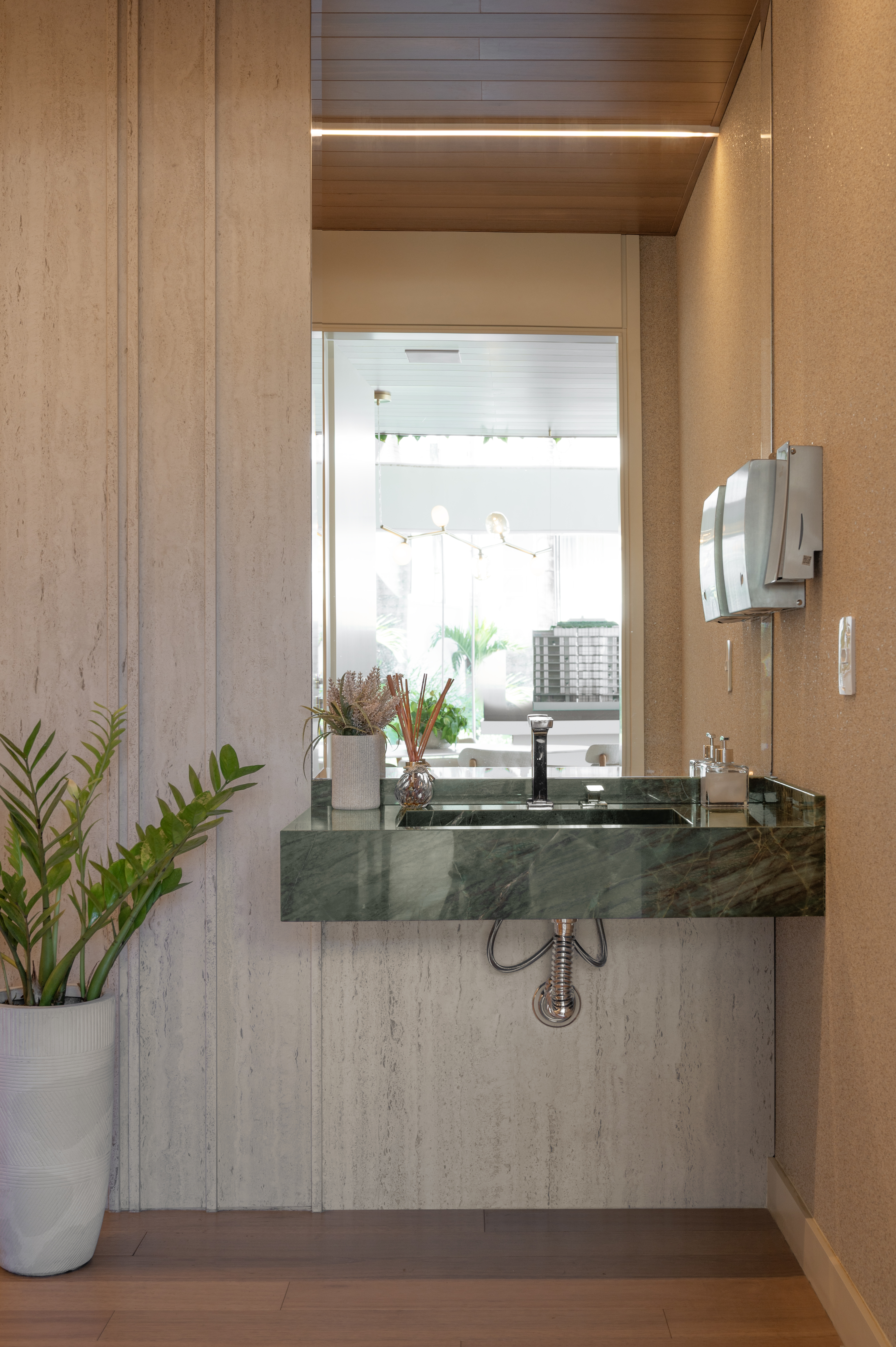 <a target='_blank' href='https://www.cosentino.com/en-gb/inspiration/projects/espaco-fg-praia-brava'>ESPAÇO FG Praia Brava</a> - we.arch, Maria Fernanda Wiethorn Aliano