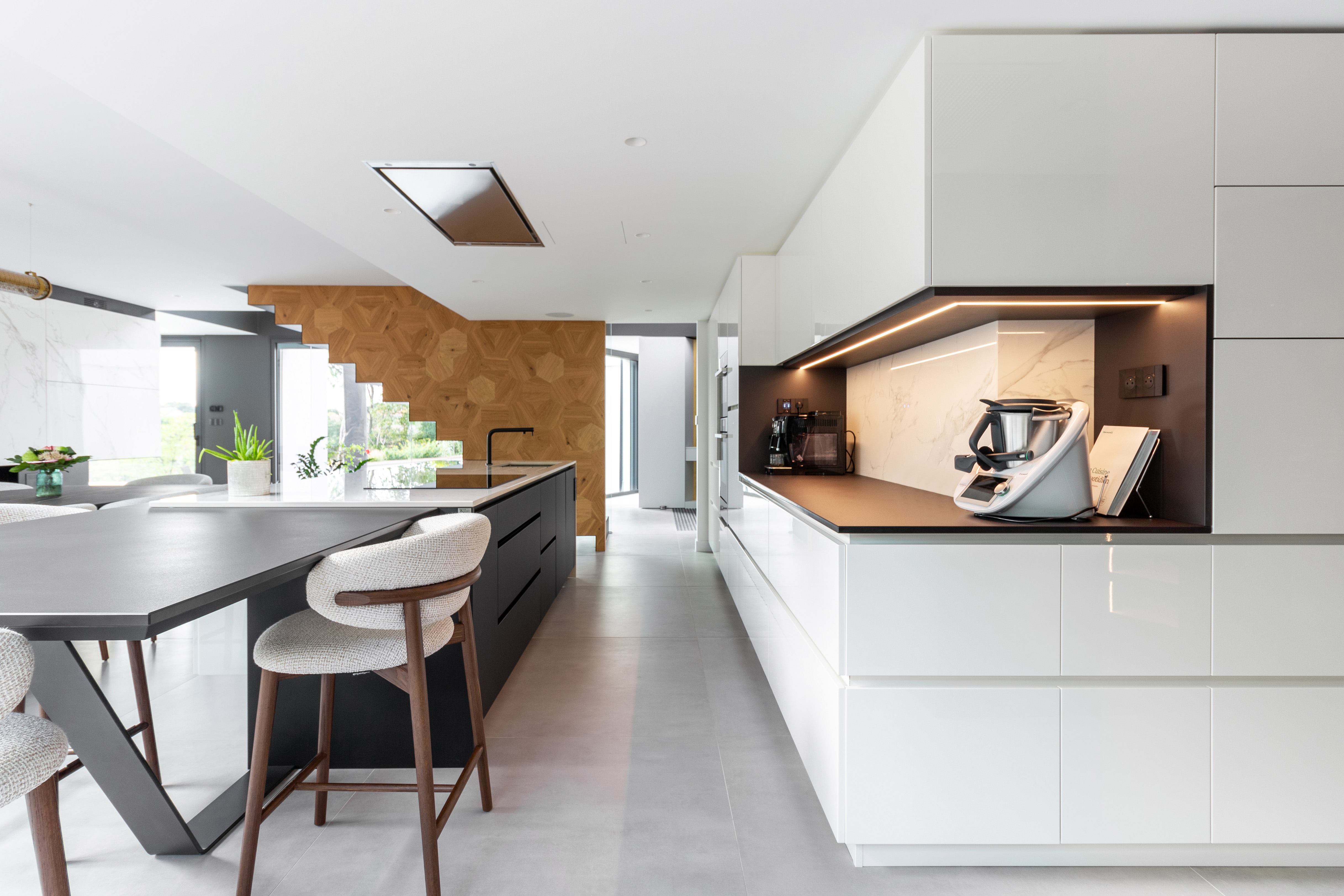cuisine-contemporaine-blanche-
