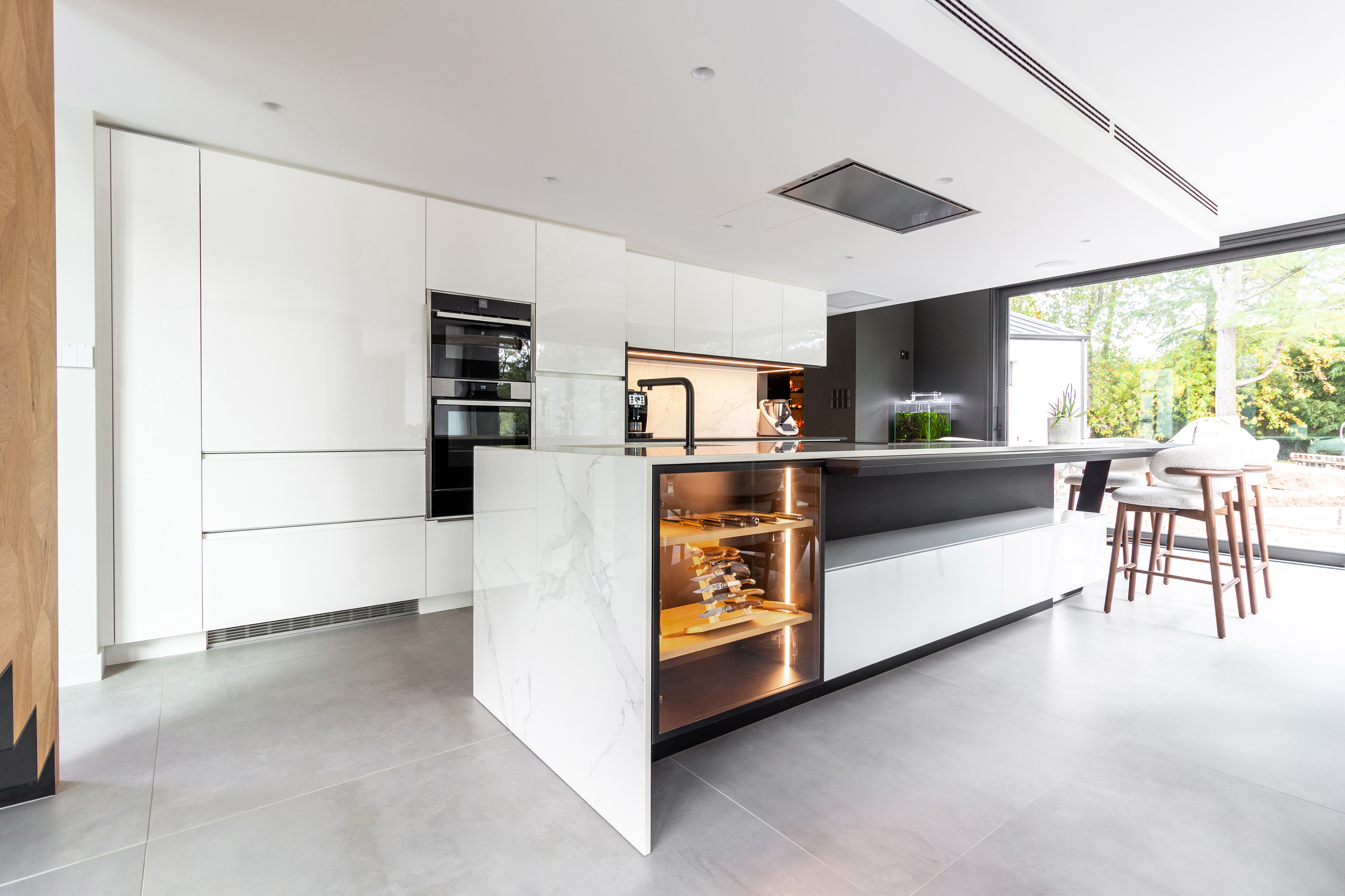 cuisine-contemporaine-blanche-