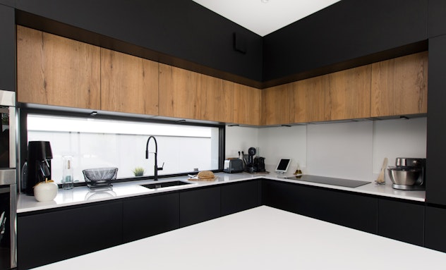 Timeless shade for this Silestone kitchen